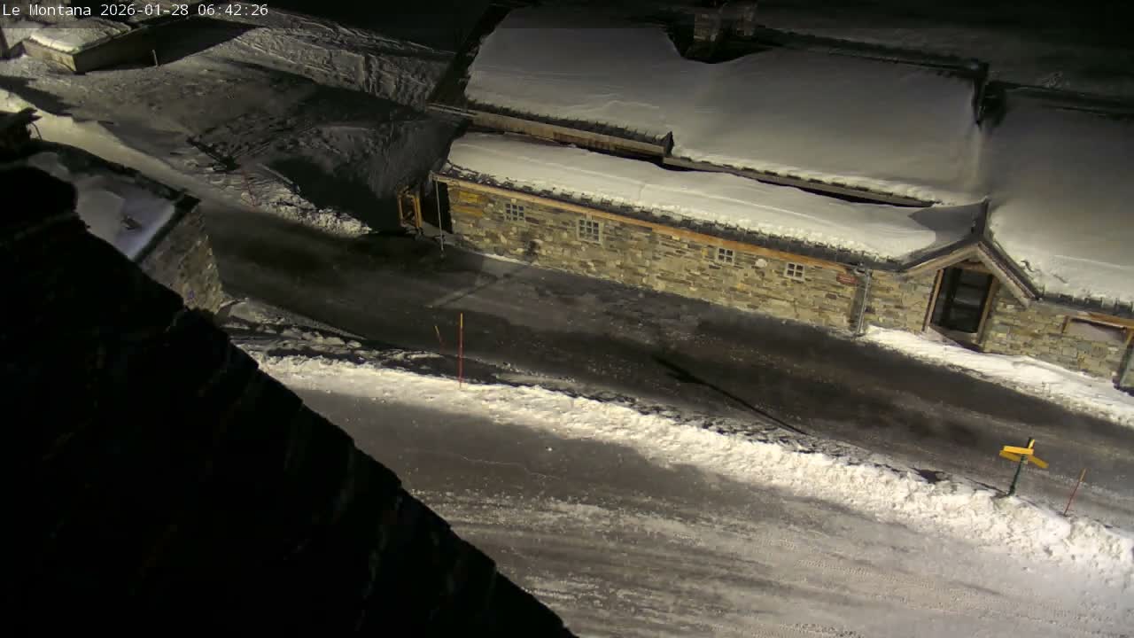 Montvalezan,  La Rosière Ski Village & Chalet Le Montana Cottage French Alps Live Cam - Albertville, Savoie, Auvergne-Rhône-Alpes, France