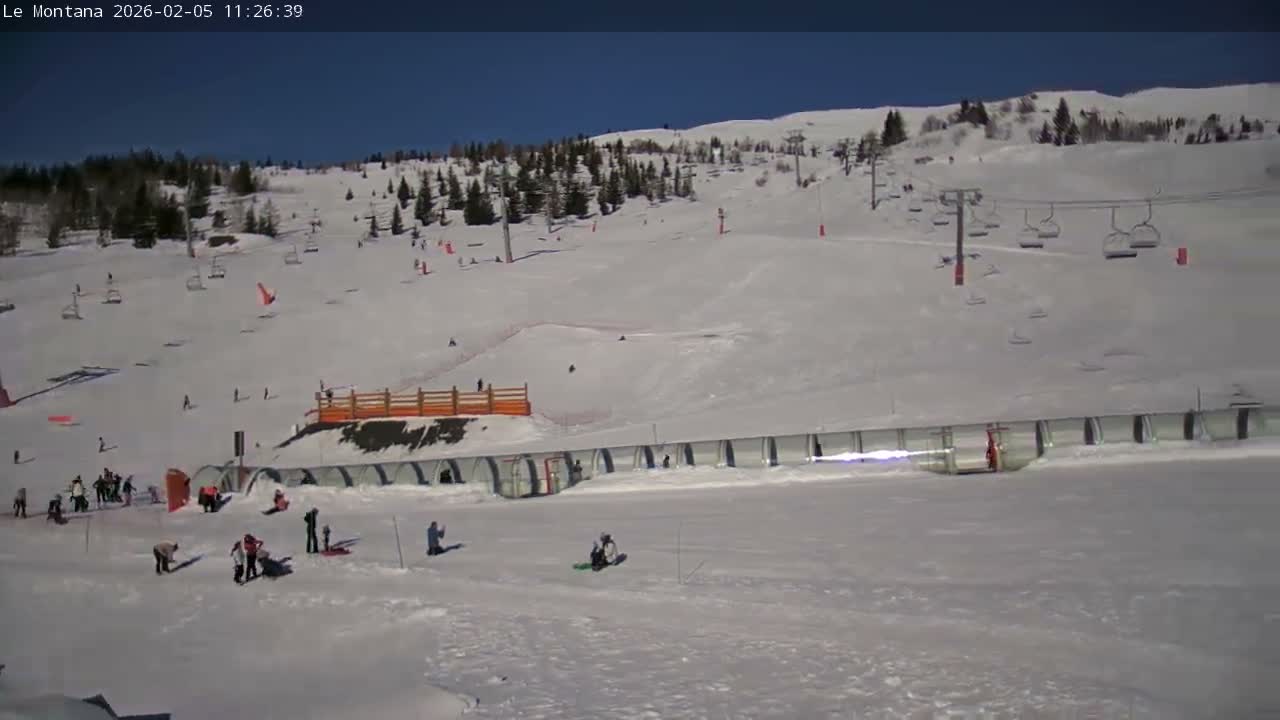 Montvalezan,  La Rosière Ski Village & Chalet Le Montana Cottage French Alps Live Cam - Albertville, Savoie, Auvergne-Rhône-Alpes, France