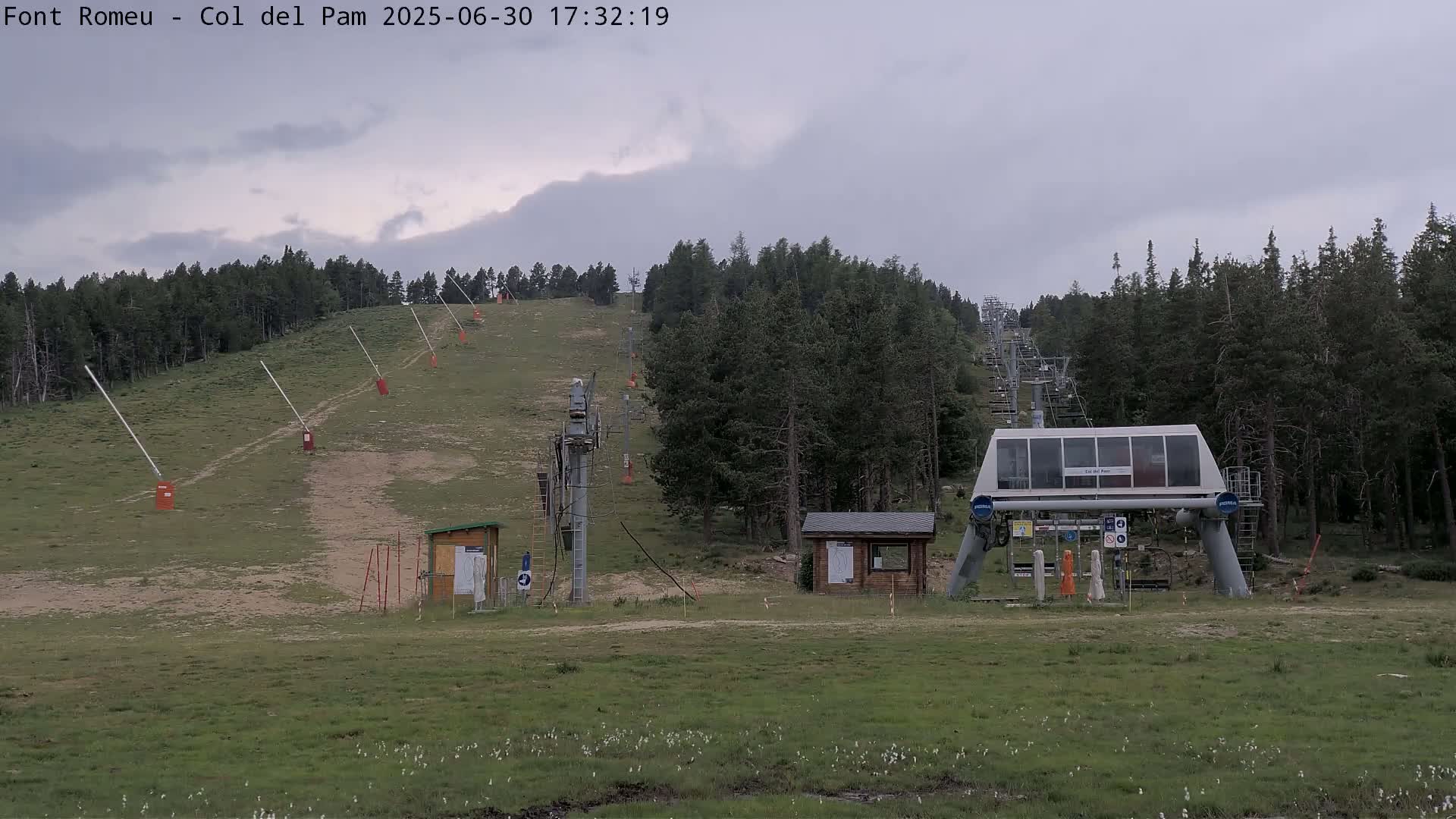 Font Romeu,  Col del Pam Neck Ski Slope & Charmlift Live Cam - Prades, Pyrenees-Orientales, Occitanie, France