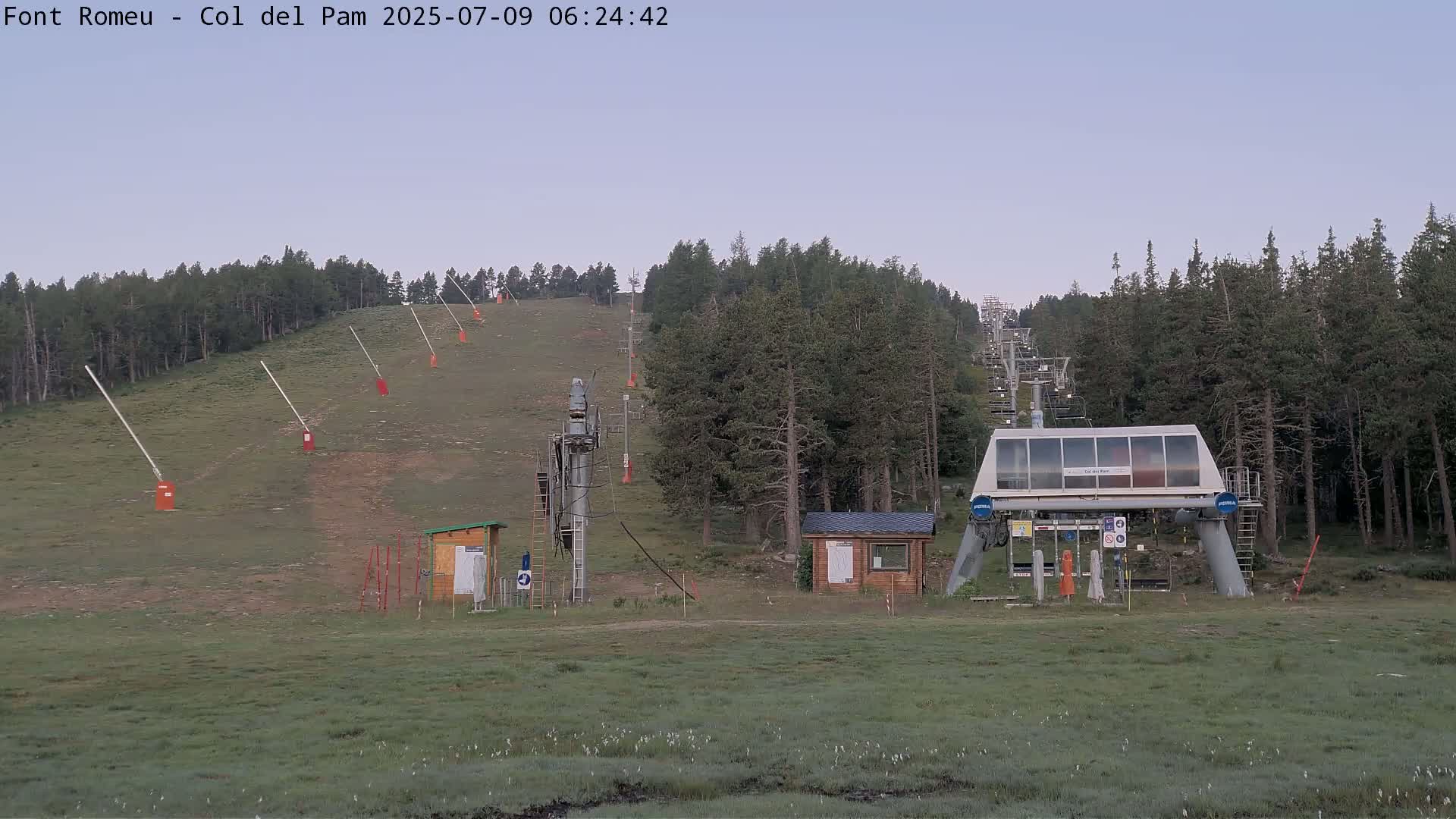 Font Romeu,  Col del Pam Neck Ski Slope & Charmlift Live Cam - Prades, Pyrenees-Orientales, Occitanie, France