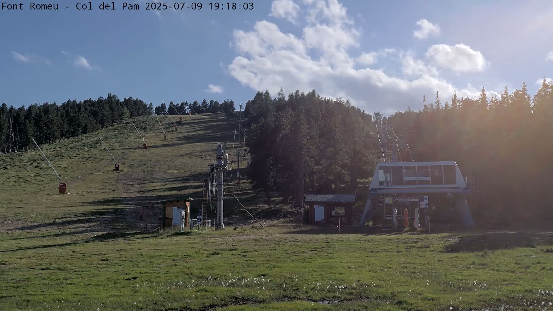 Font Romeu,  Col del Pam Neck Ski Slope & Charmlift Live Cam - Prades, Pyrenees-Orientales, Occitanie, France