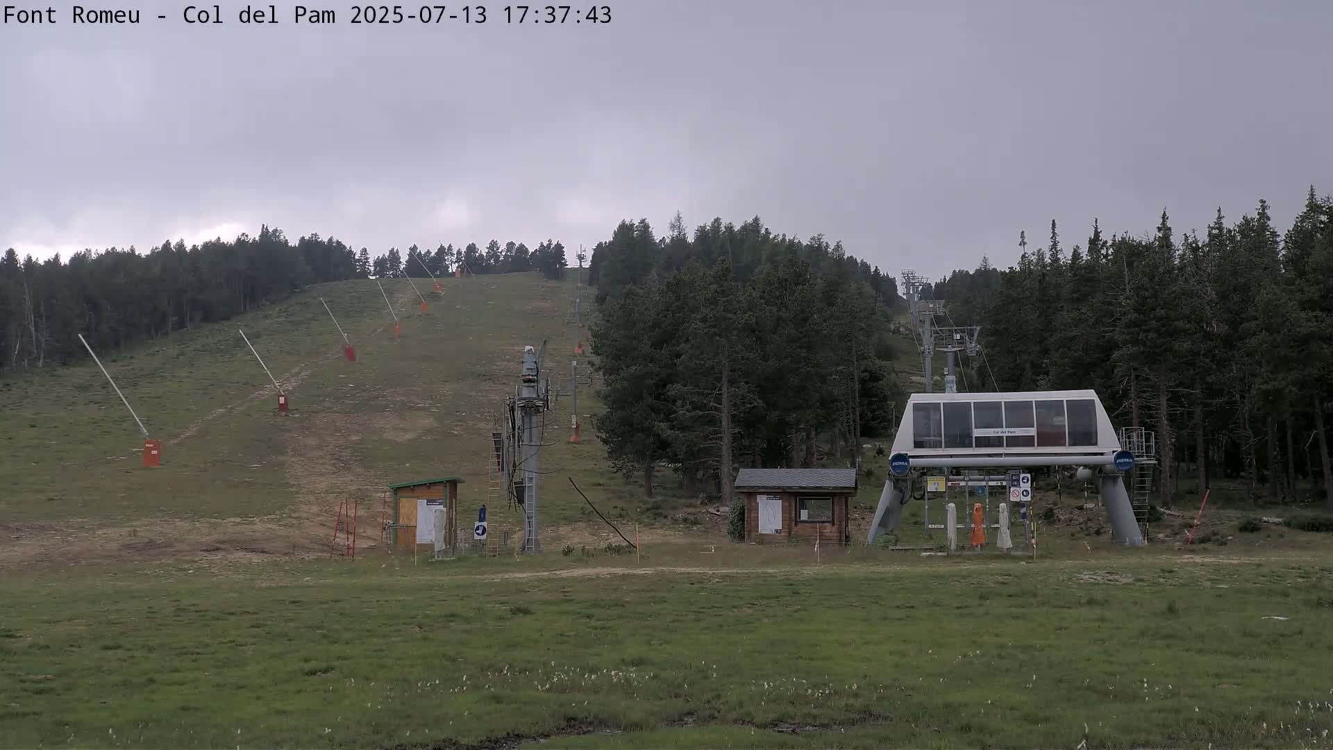 Font Romeu,  Col del Pam Neck Ski Slope & Charmlift Live Cam - Prades, Pyrenees-Orientales, Occitanie, France