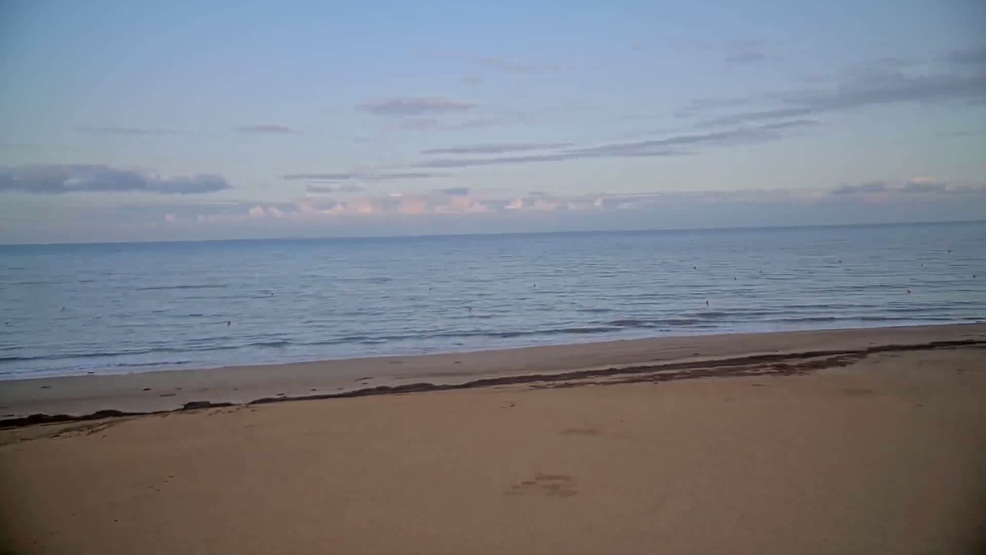 Saint-Hilaire-de-Riez, Plage de la Parée Préneau Beach Live Cam -  Les Sables-d'Olonne, Vendée, Pays de la Loire, France