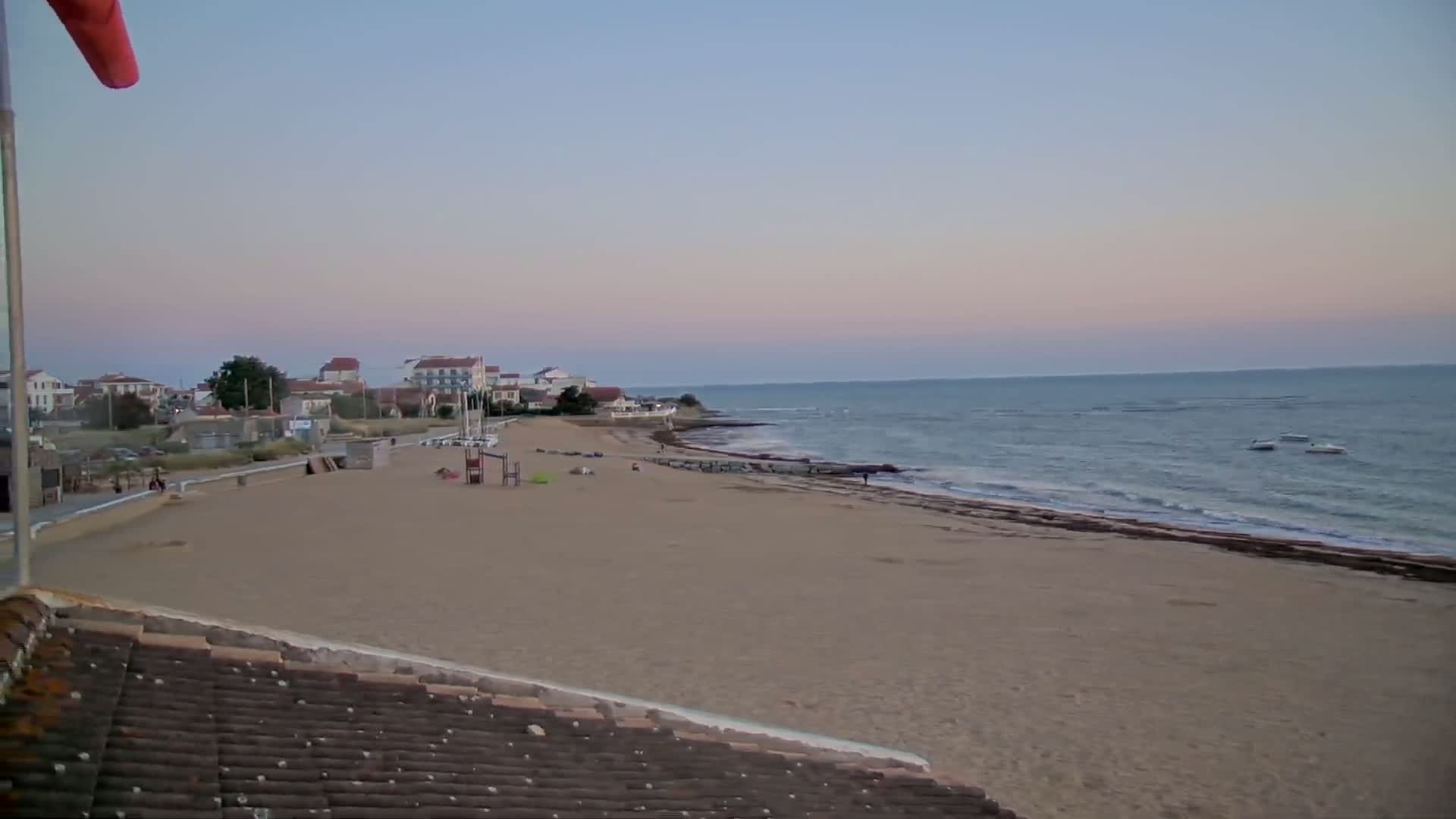 Saint-Hilaire-de-Riez, Plage de la Parée Préneau Beach Live Cam -  Les Sables-d'Olonne, Vendée, Pays de la Loire, France