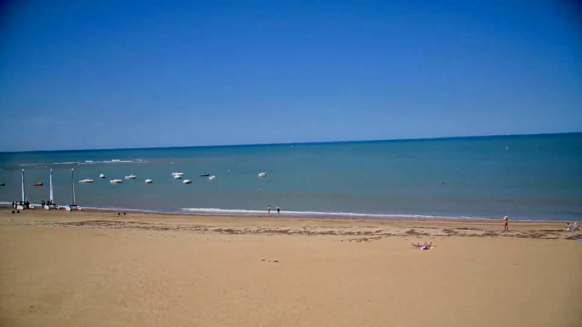 Saint-Hilaire-de-Riez, Plage de la Parée Préneau Beach Live Cam -  Les Sables-d'Olonne, Vendée, Pays de la Loire, France