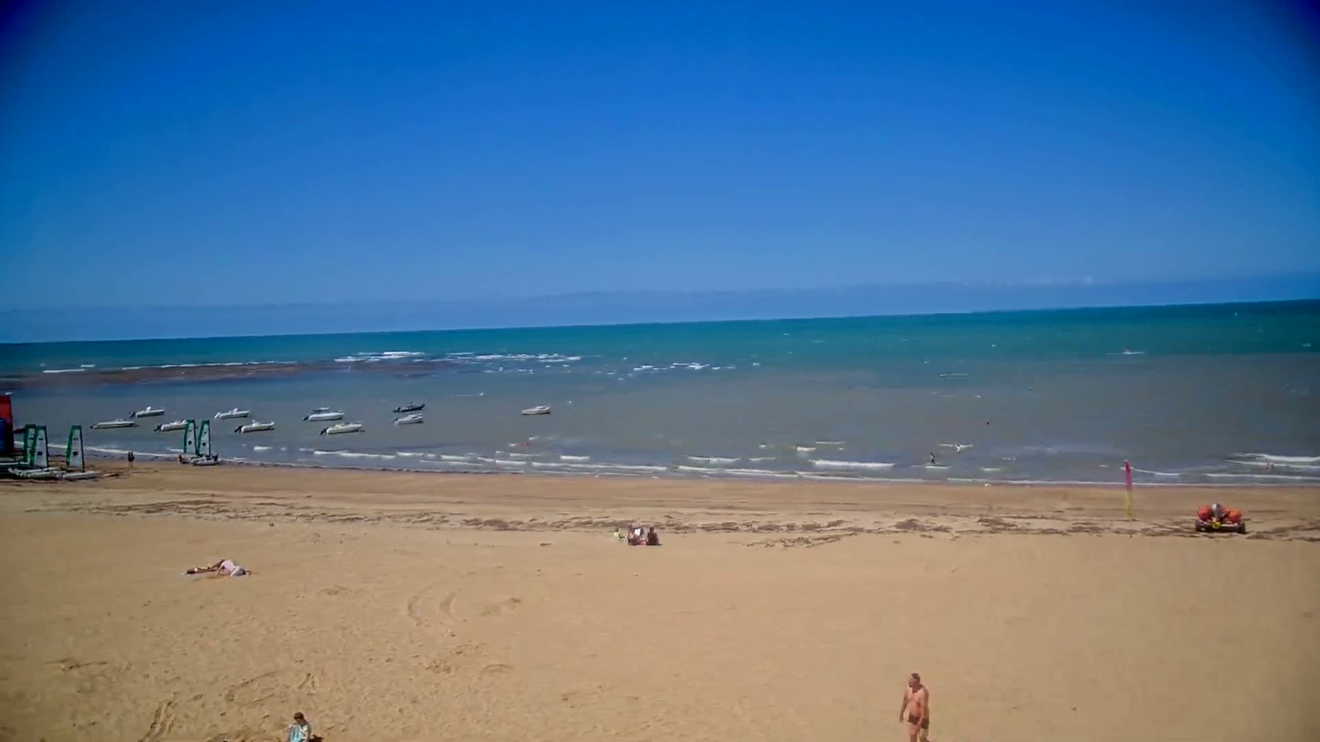 Saint-Hilaire-de-Riez, Plage de la Parée Préneau Beach Live Cam -  Les Sables-d'Olonne, Vendée, Pays de la Loire, France