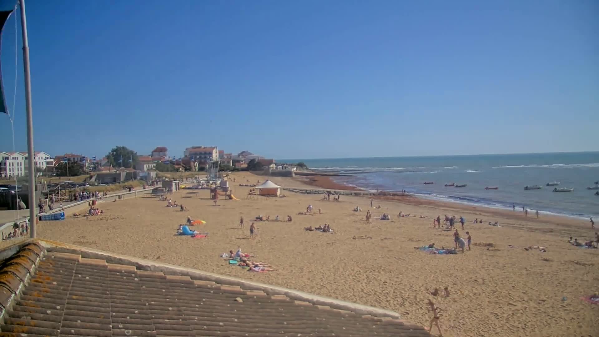 Saint-Hilaire-de-Riez, Plage de la Parée Préneau Beach Live Cam -  Les Sables-d'Olonne, Vendée, Pays de la Loire, France