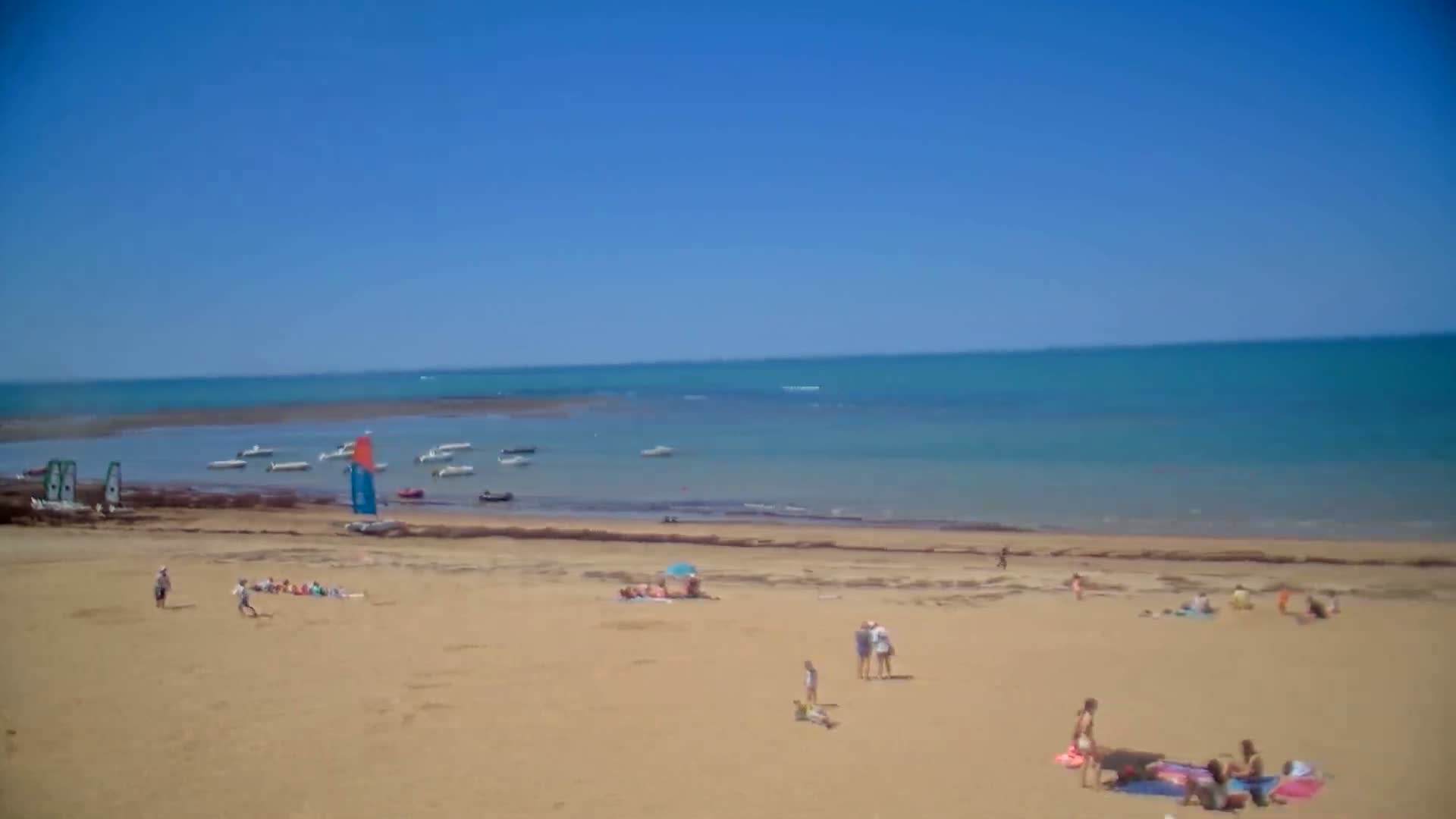 Saint-Hilaire-de-Riez, Plage de la Parée Préneau Beach Live Cam -  Les Sables-d'Olonne, Vendée, Pays de la Loire, France
