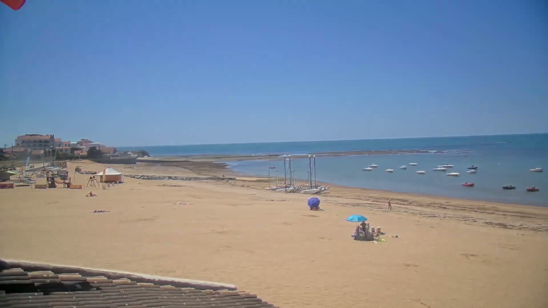 Saint-Hilaire-de-Riez, Plage de la Parée Préneau Beach Live Cam -  Les Sables-d'Olonne, Vendée, Pays de la Loire, France
