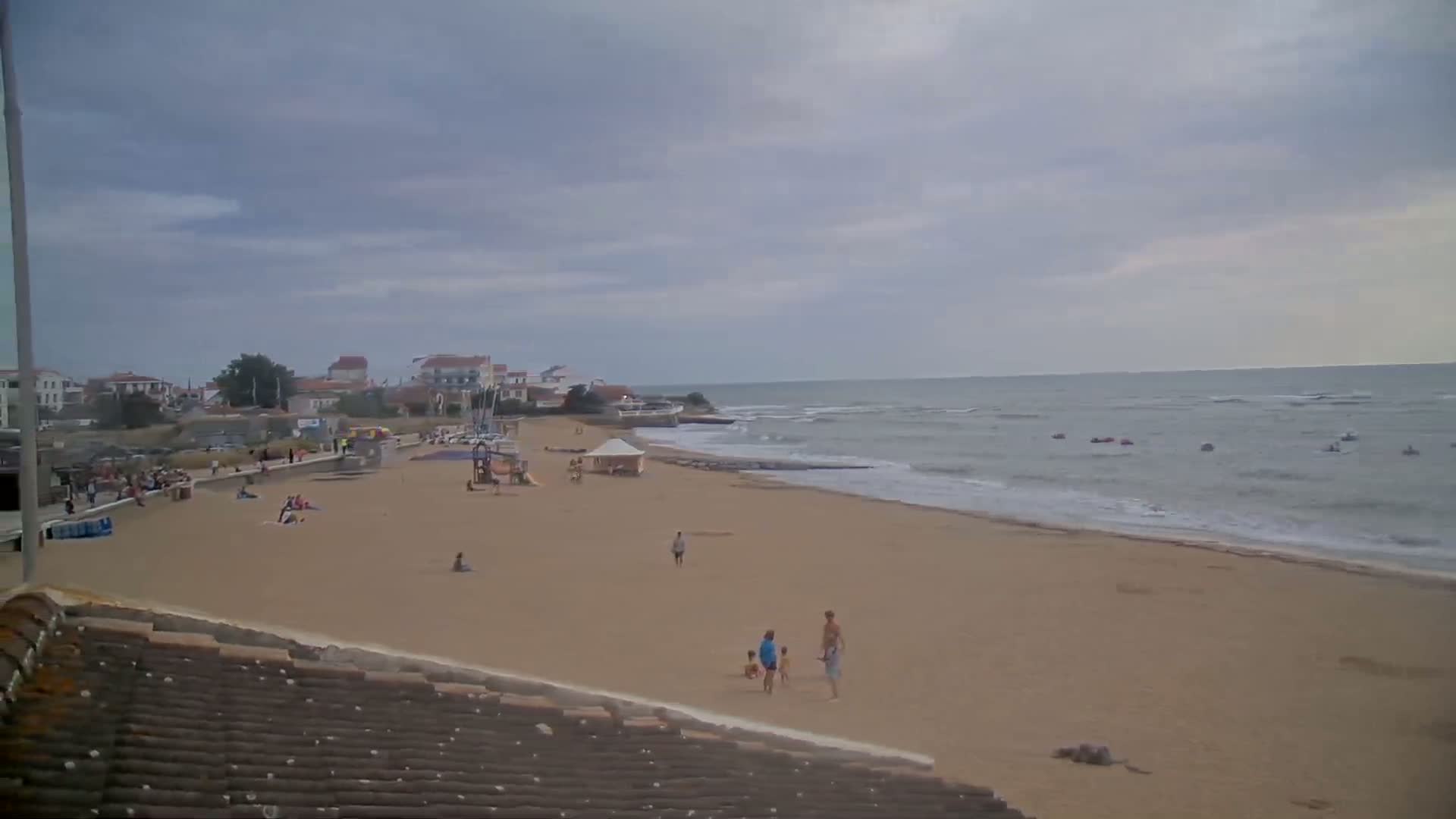 Saint-Hilaire-de-Riez, Plage de la Parée Préneau Beach Live Cam -  Les Sables-d'Olonne, Vendée, Pays de la Loire, France