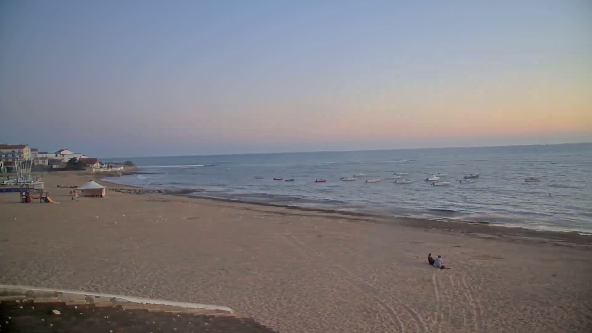 Saint-Hilaire-de-Riez, Plage de la Parée Préneau Beach Live Cam -  Les Sables-d'Olonne, Vendée, Pays de la Loire, France