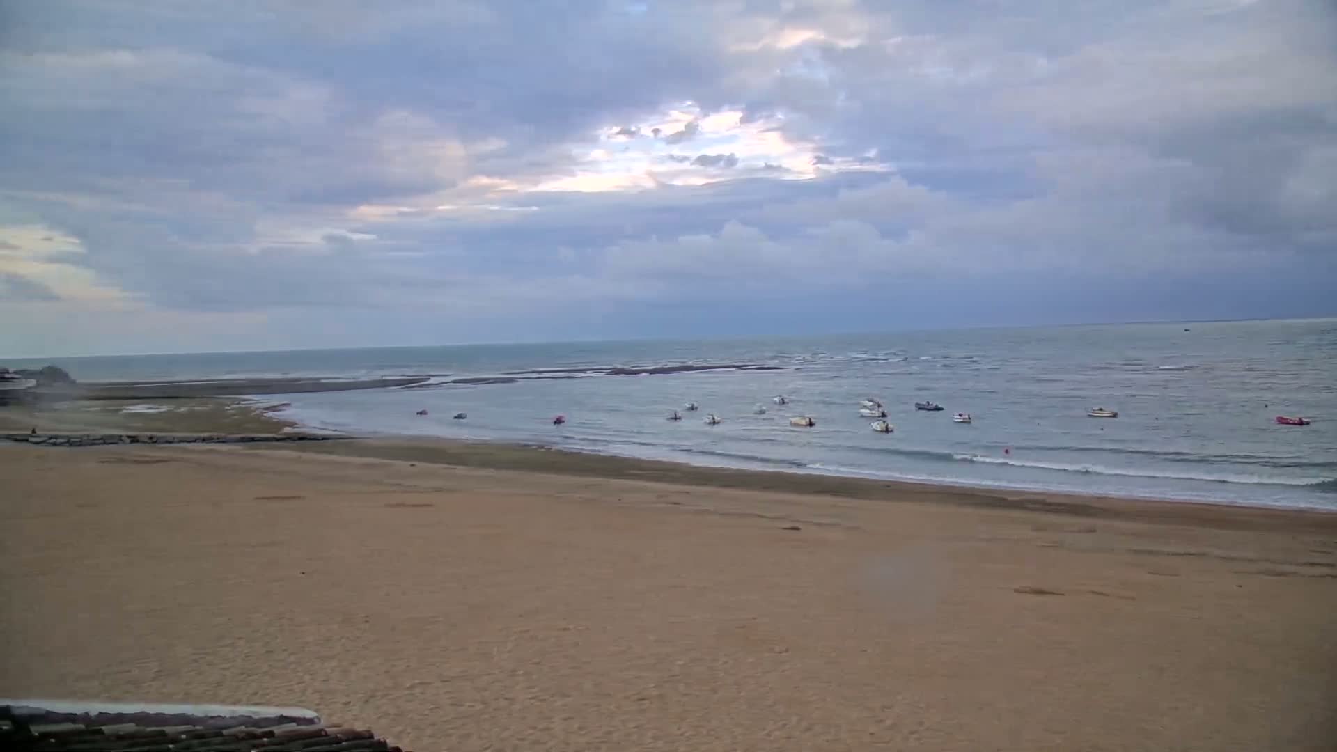 Saint-Hilaire-de-Riez, Plage de la Parée Préneau Beach Live Cam -  Les Sables-d'Olonne, Vendée, Pays de la Loire, France