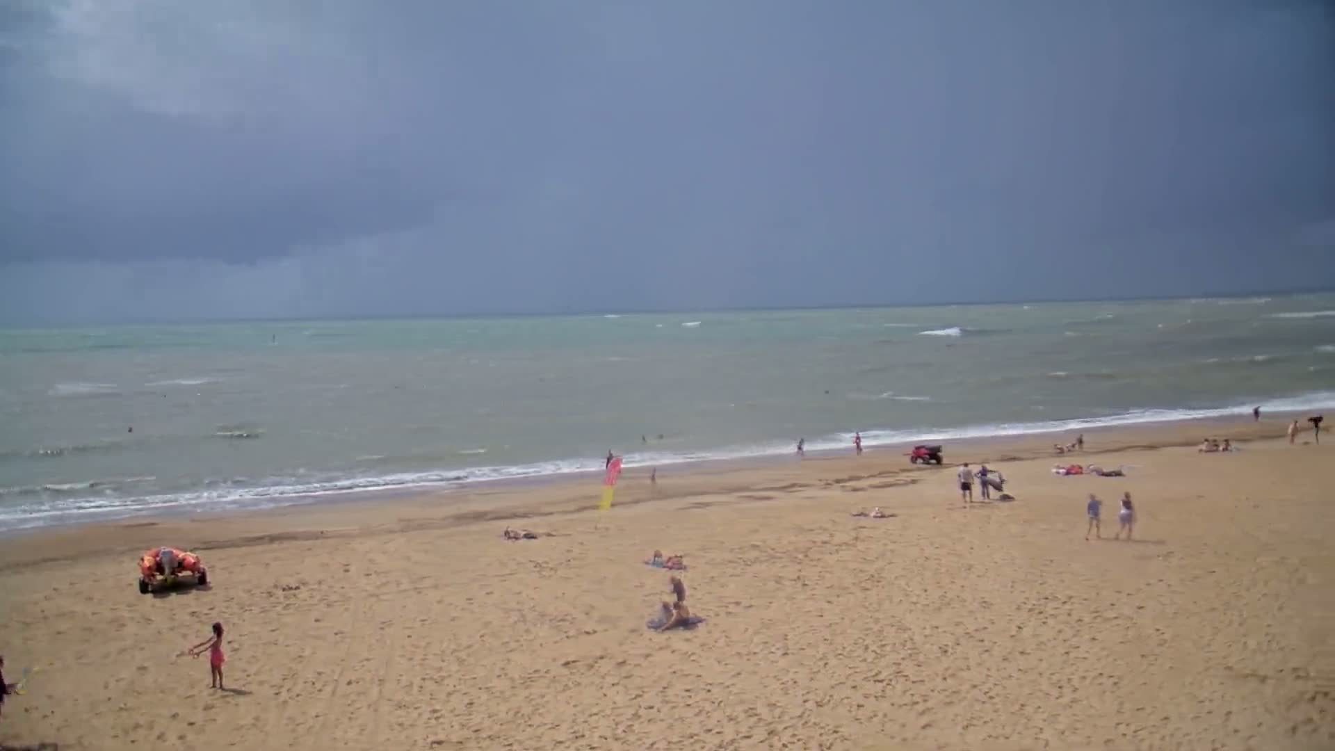Saint-Hilaire-de-Riez, Plage de la Parée Préneau Beach Live Cam -  Les Sables-d'Olonne, Vendée, Pays de la Loire, France
