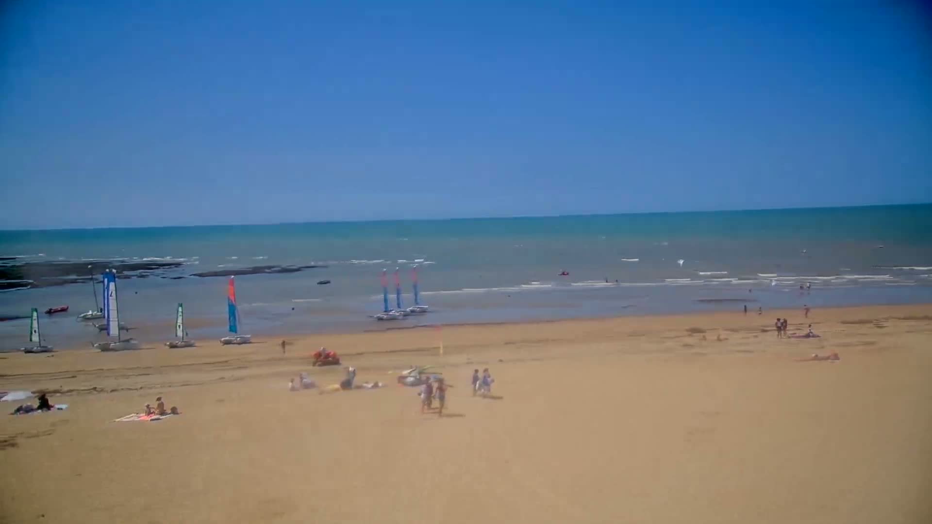 Saint-Hilaire-de-Riez, Plage de la Parée Préneau Beach Live Cam -  Les Sables-d'Olonne, Vendée, Pays de la Loire, France