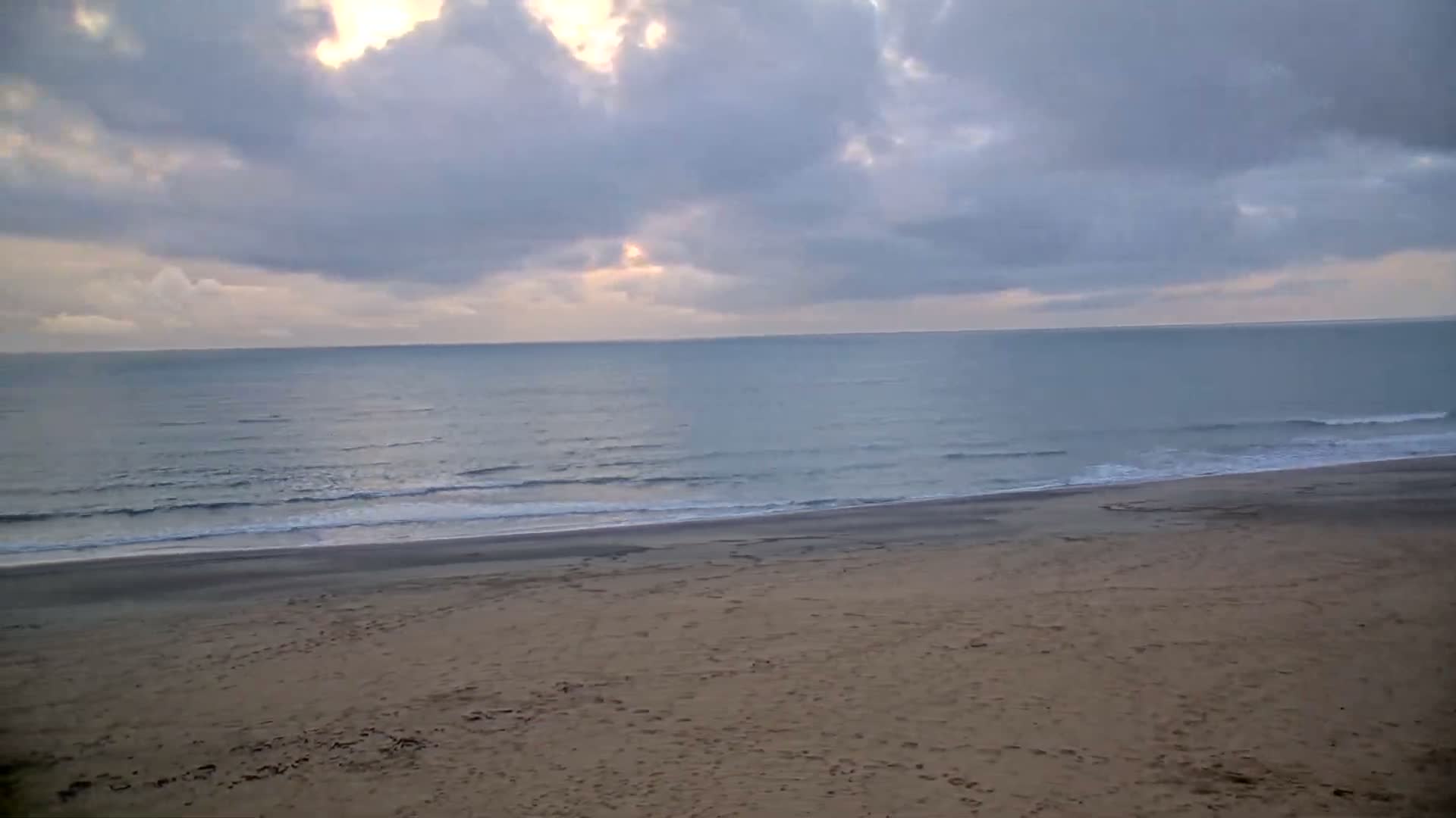 Saint-Hilaire-de-Riez, Plage de la Parée Préneau Beach Live Cam -  Les Sables-d'Olonne, Vendée, Pays de la Loire, France