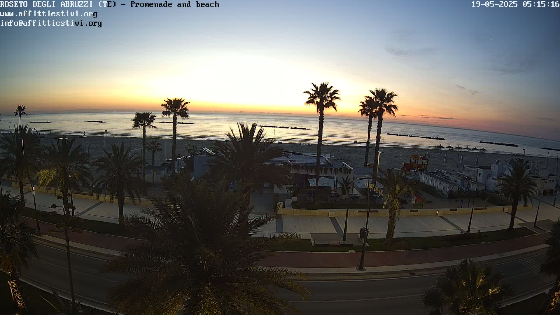 Roseto degli Abruzzi Beach Live Cam - Abruzzo, Italy