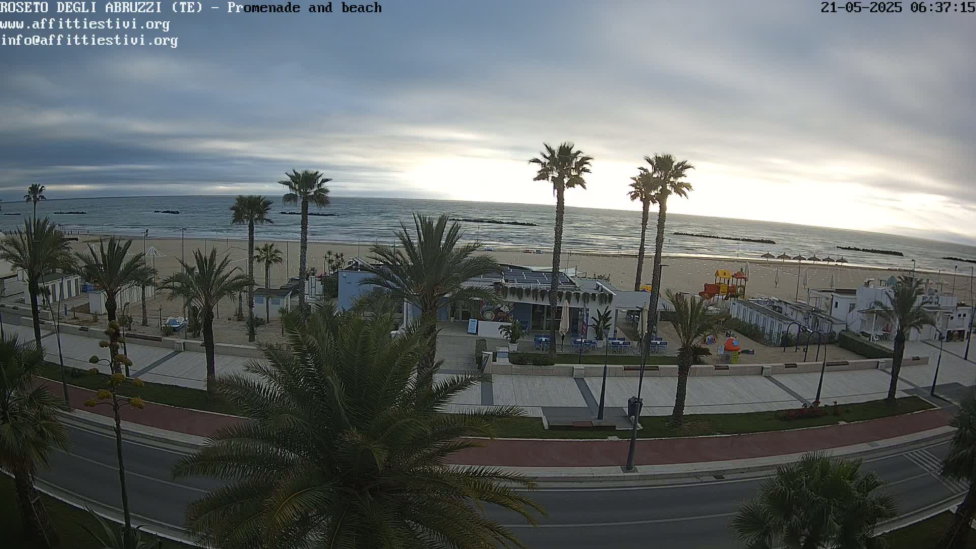 Roseto degli Abruzzi Beach Live Cam - Abruzzo, Italy