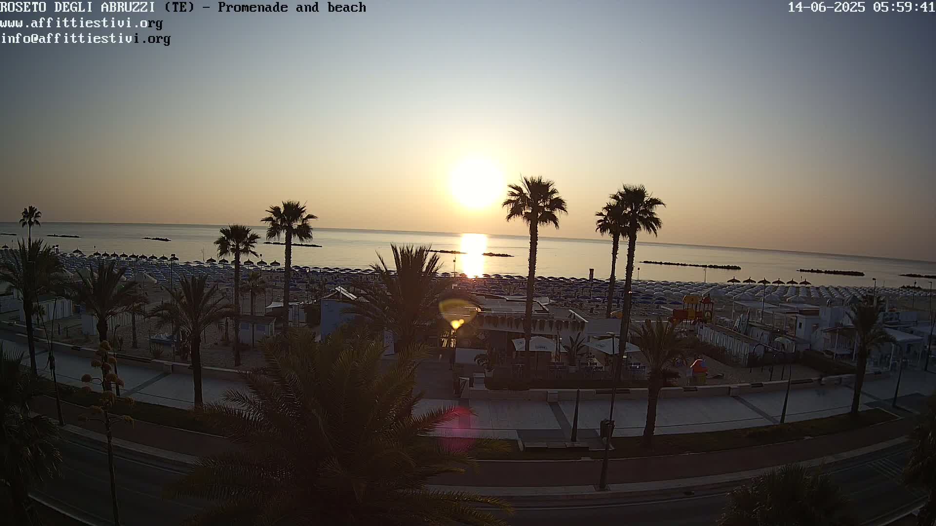 Roseto degli Abruzzi Beach Live Cam - Abruzzo, Italy