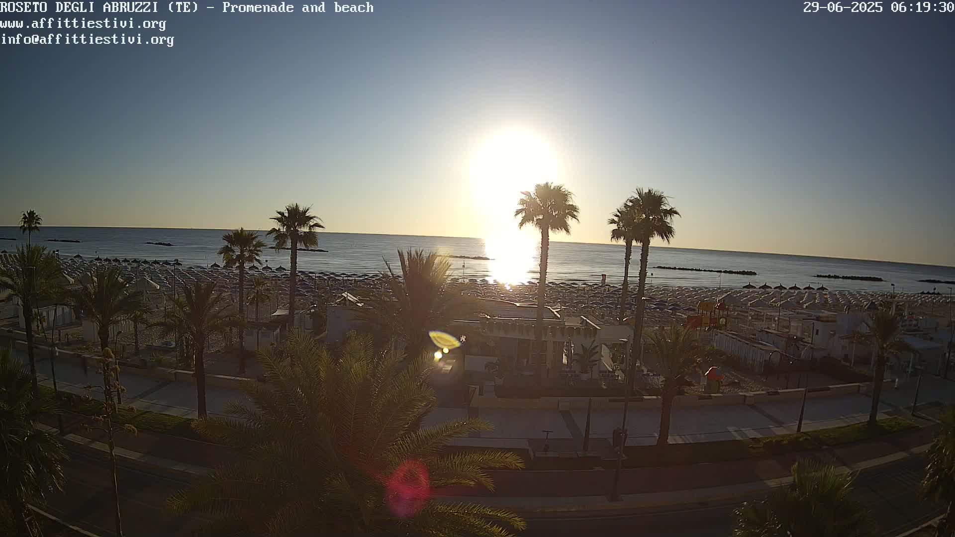 Roseto degli Abruzzi Beach Live Cam - Abruzzo, Italy