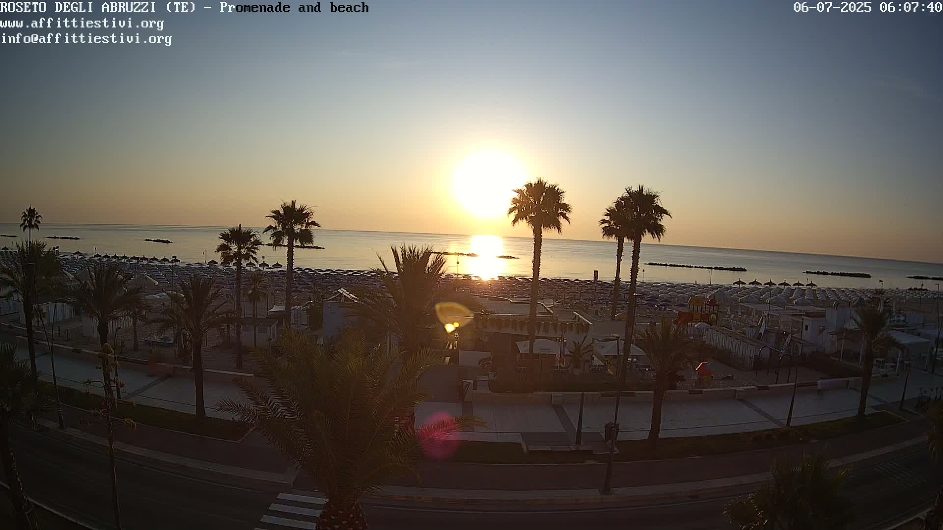 Roseto degli Abruzzi Beach Live Cam - Abruzzo, Italy