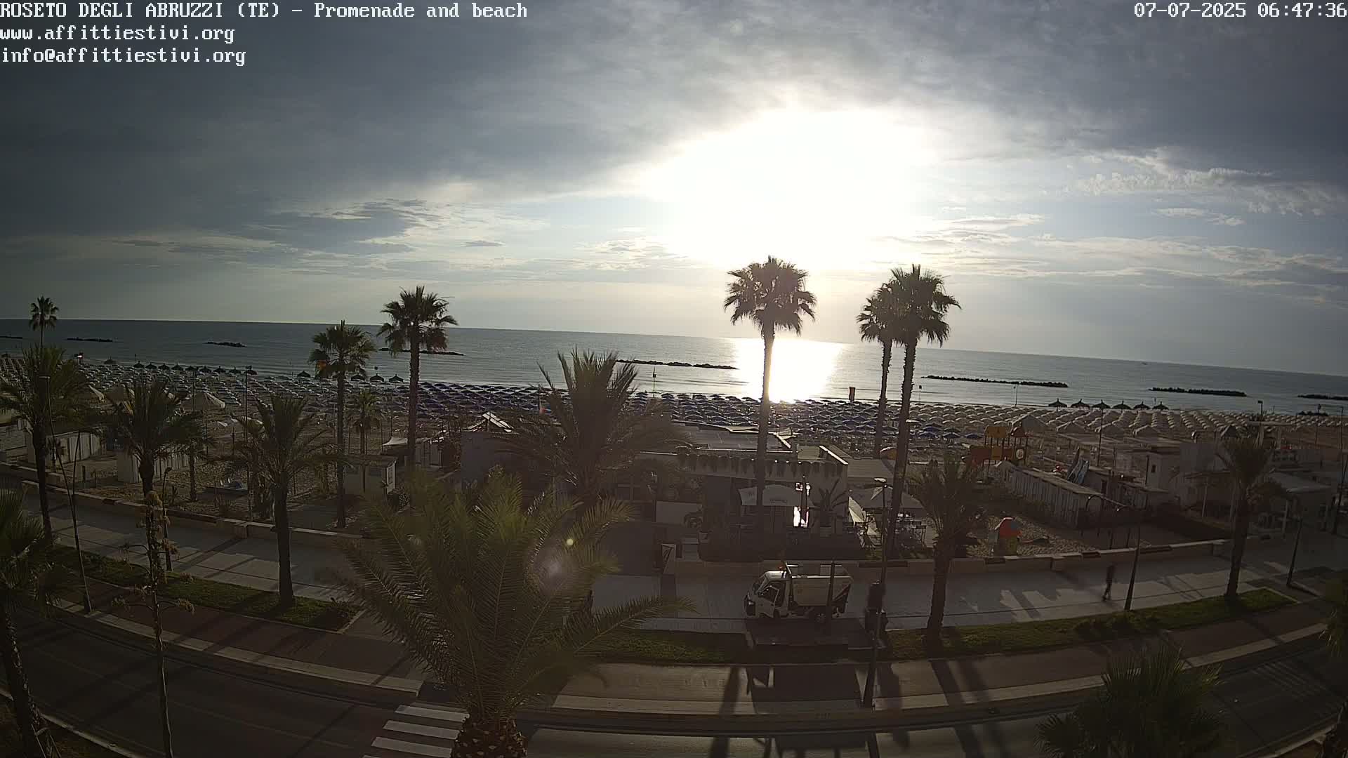 Roseto degli Abruzzi Beach Live Cam - Abruzzo, Italy