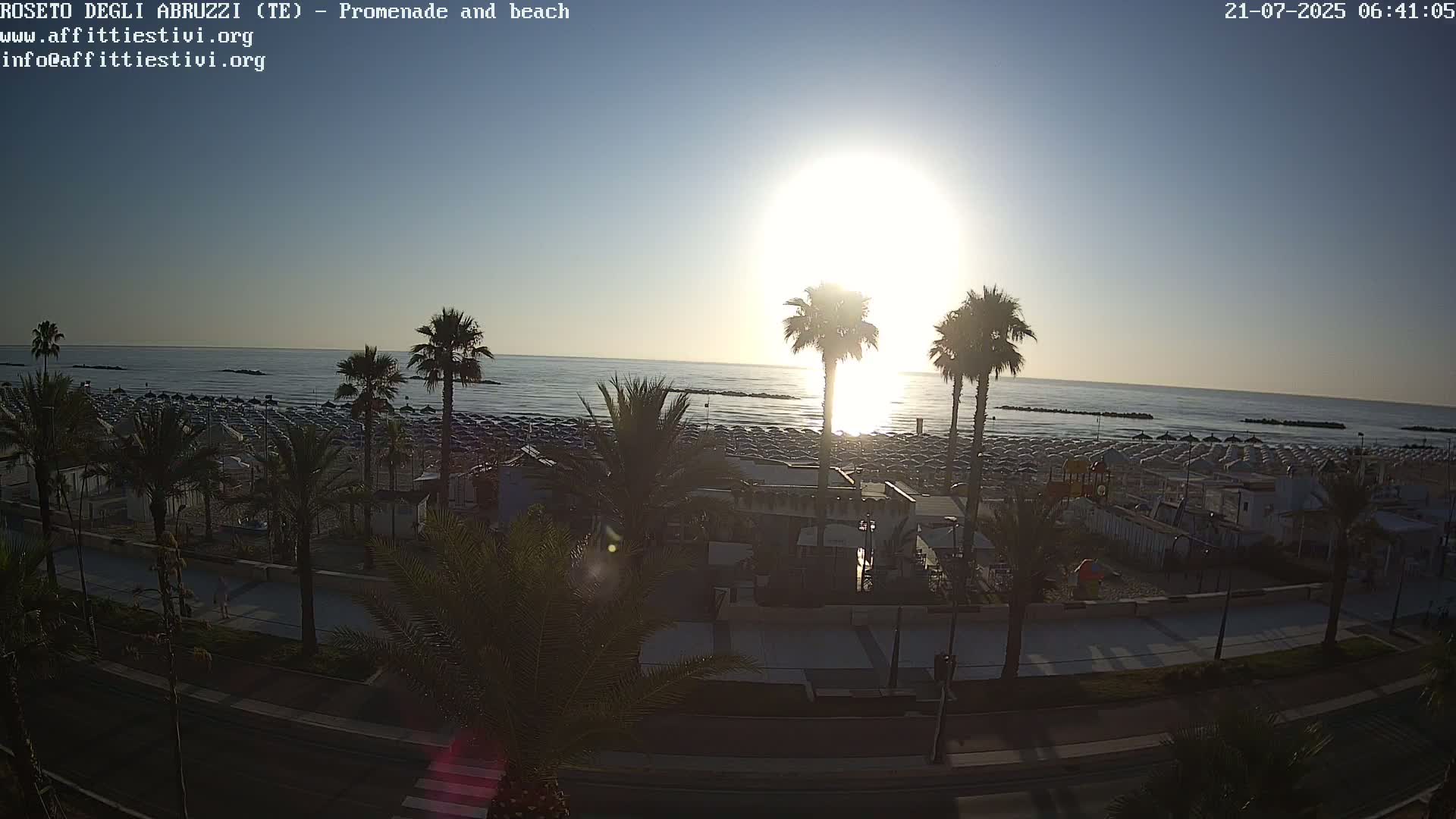 Roseto degli Abruzzi Beach Live Cam - Abruzzo, Italy