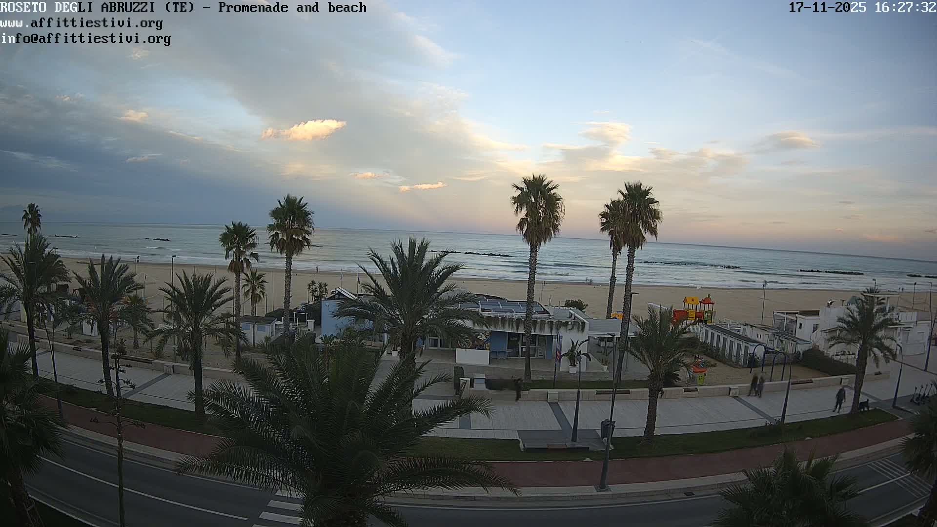 Roseto degli Abruzzi Beach Live Cam - Abruzzo, Italy