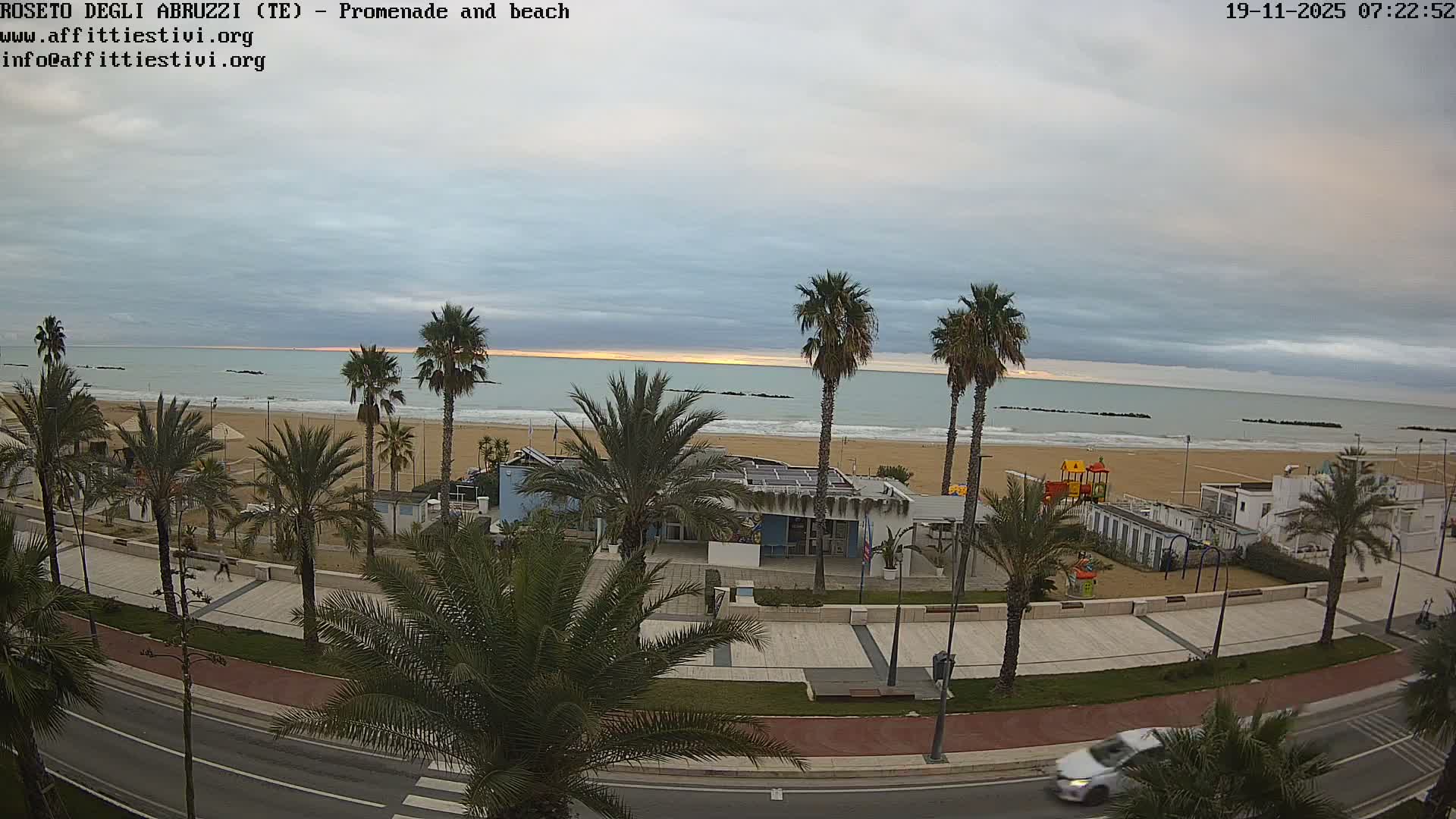 Roseto degli Abruzzi Beach Live Cam - Abruzzo, Italy
