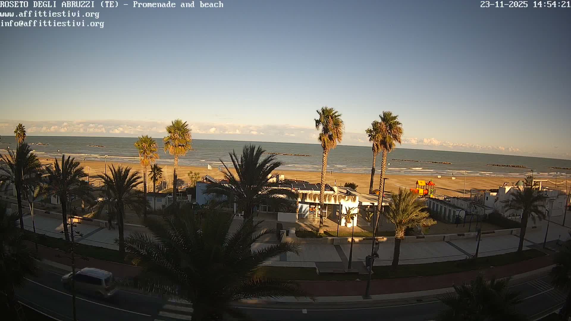 Roseto degli Abruzzi Beach Live Cam - Abruzzo, Italy