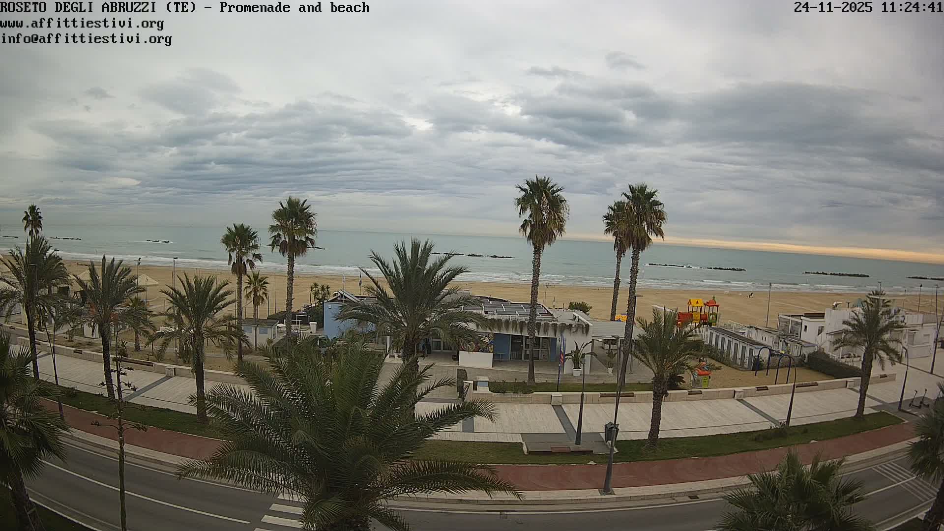 Roseto degli Abruzzi Beach Live Cam - Abruzzo, Italy