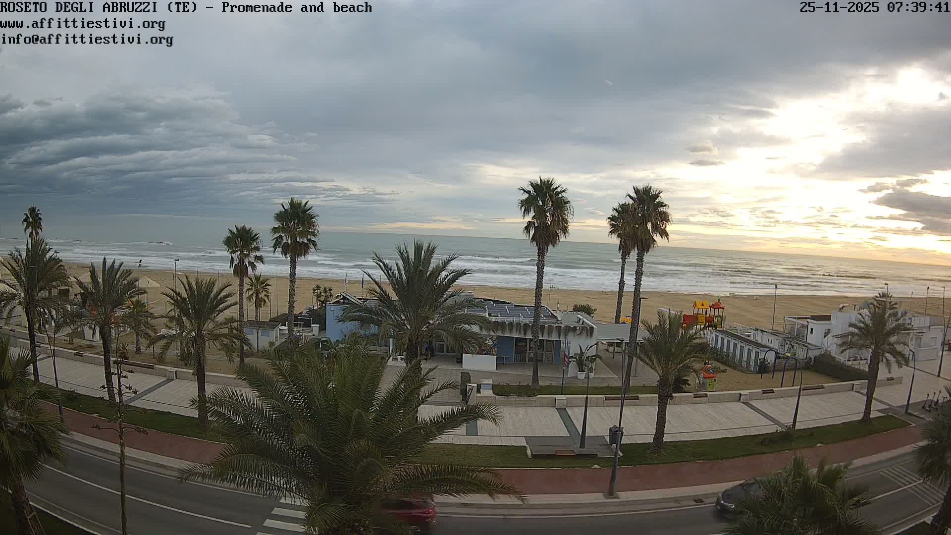 Roseto degli Abruzzi Beach Live Cam - Abruzzo, Italy