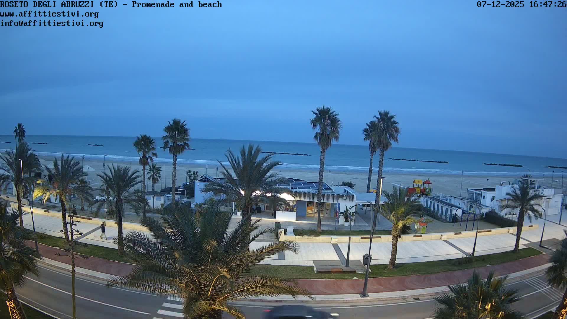 Roseto degli Abruzzi Beach Live Cam - Abruzzo, Italy