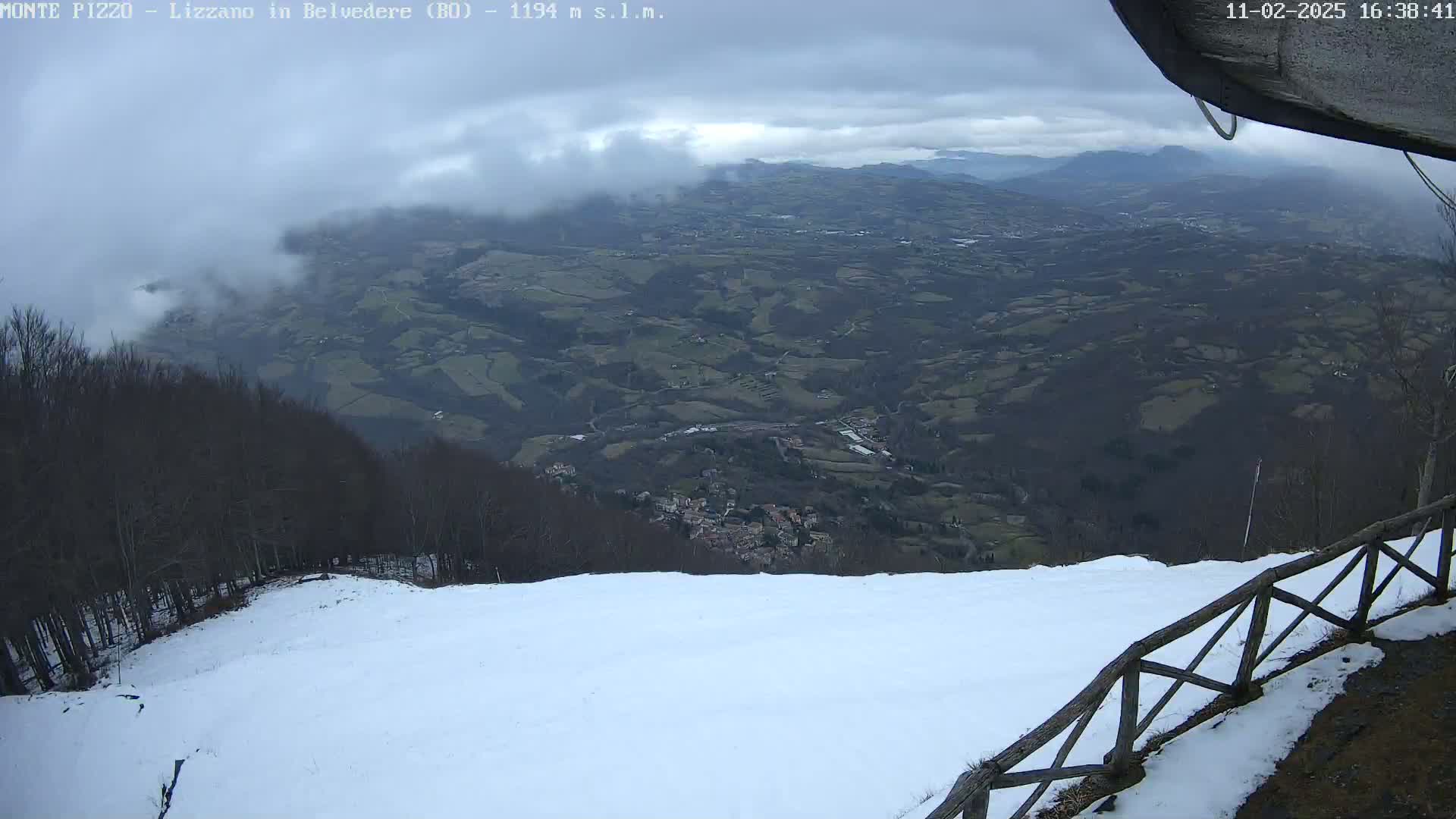 Parco Corno alle Scale, Mount Pizzo Paragliding Runway  Live Cam - Lizzano in Belvedere, Emilia-Romagna, Italy