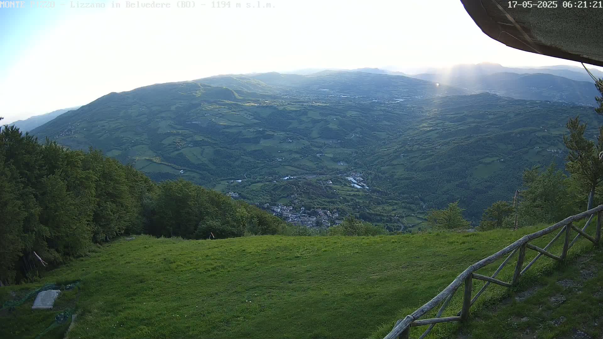 Parco Corno alle Scale, Mount Pizzo Paragliding Runway  Live Cam - Lizzano in Belvedere, Emilia-Romagna, Italy