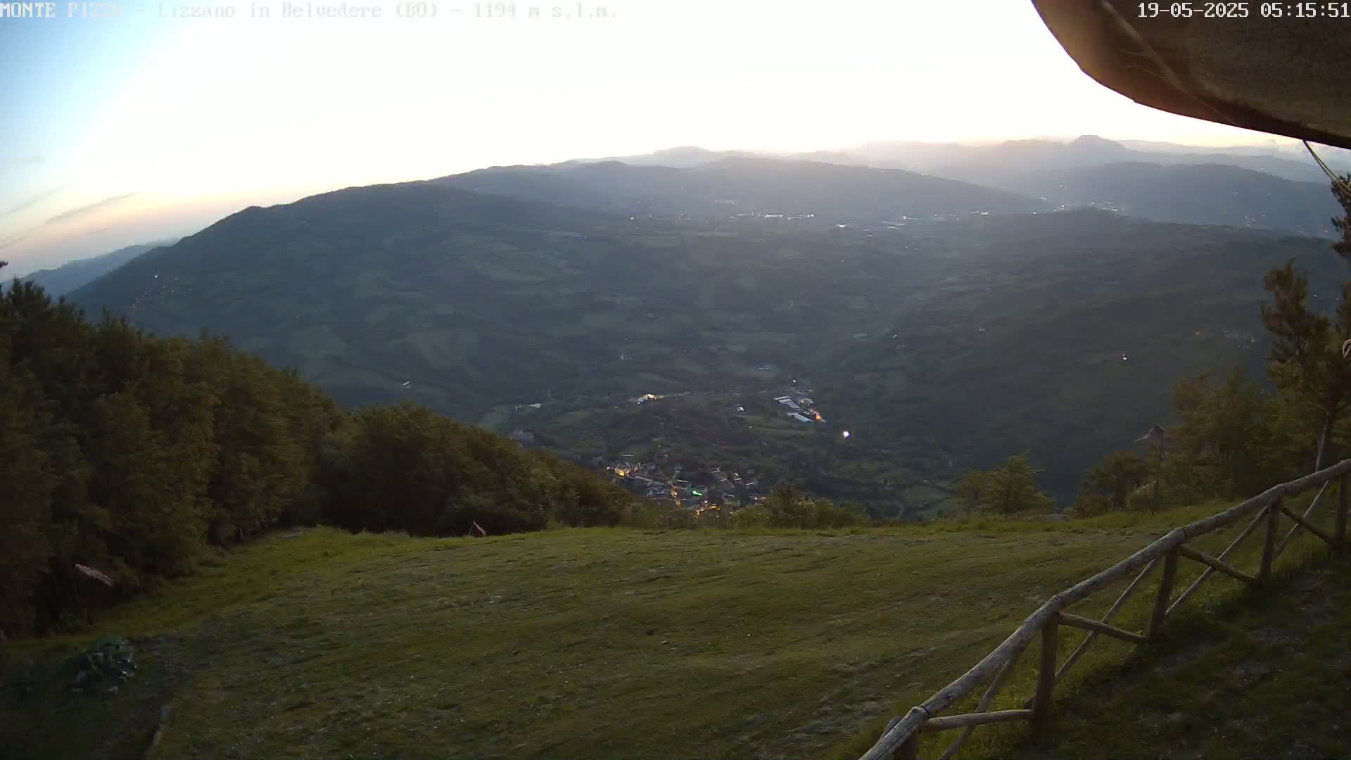 Parco Corno alle Scale, Mount Pizzo Paragliding Runway  Live Cam - Lizzano in Belvedere, Emilia-Romagna, Italy