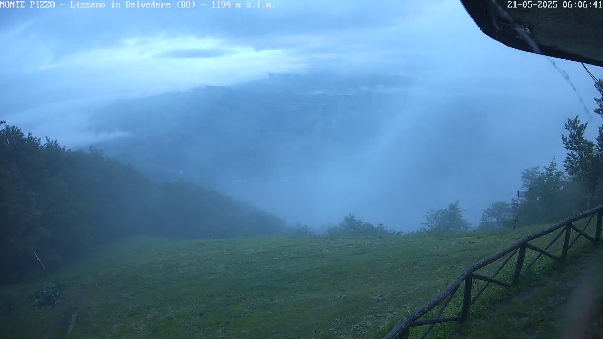 Parco Corno alle Scale, Mount Pizzo Paragliding Runway  Live Cam - Lizzano in Belvedere, Emilia-Romagna, Italy