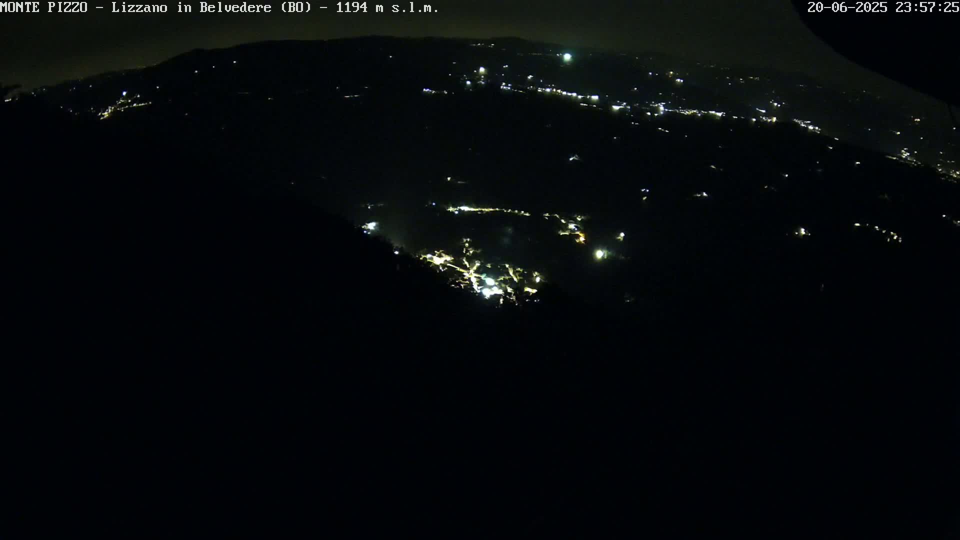 Parco Corno alle Scale, Mount Pizzo Paragliding Runway  Live Cam - Lizzano in Belvedere, Emilia-Romagna, Italy