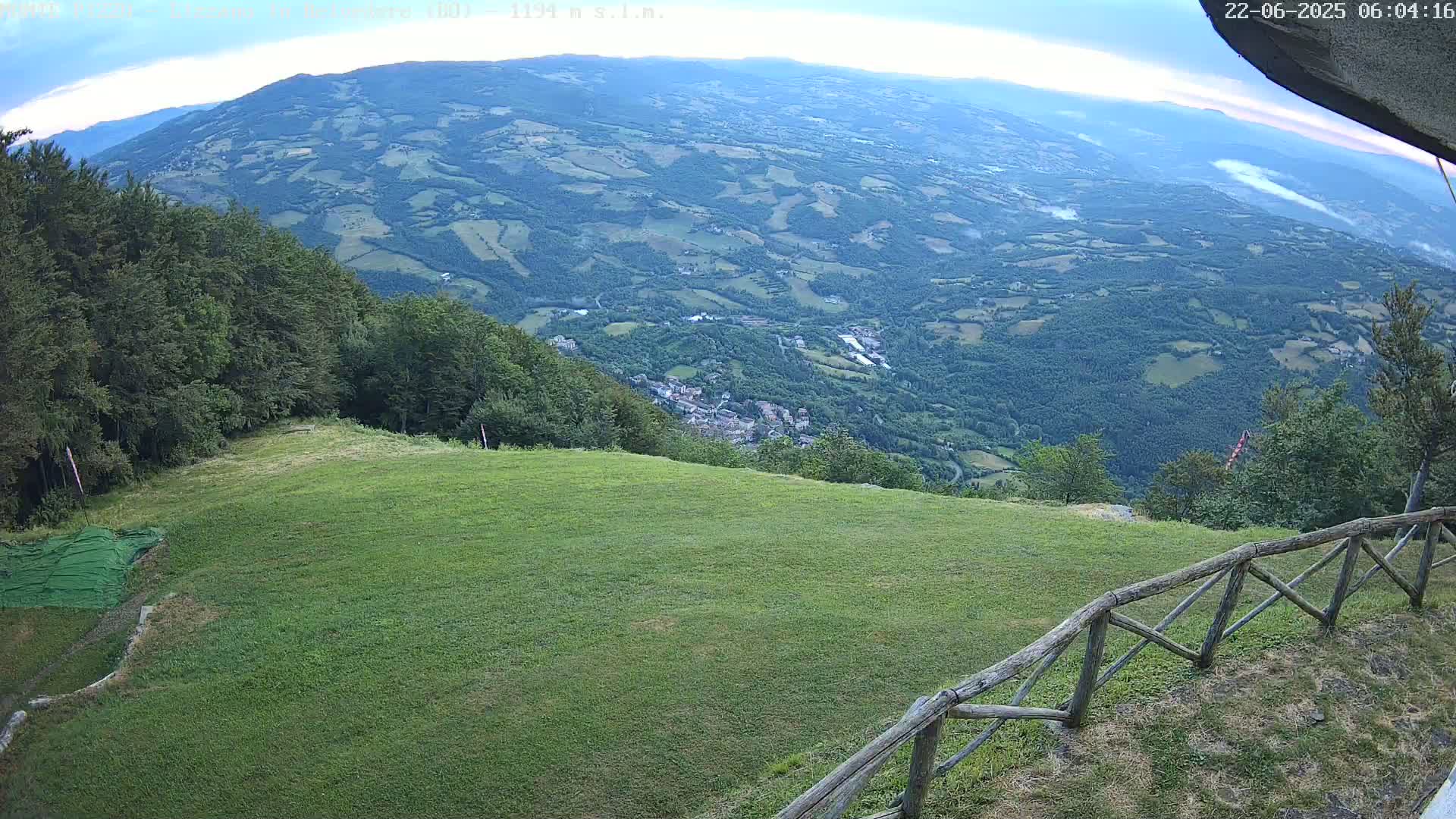 Parco Corno alle Scale, Mount Pizzo Paragliding Runway  Live Cam - Lizzano in Belvedere, Emilia-Romagna, Italy
