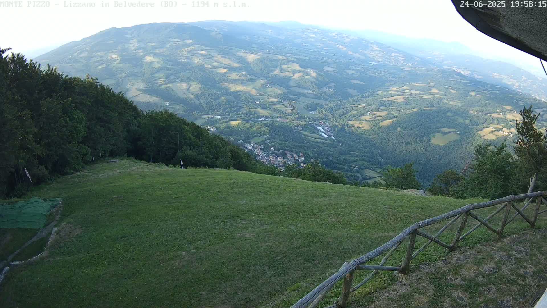 Parco Corno alle Scale, Mount Pizzo Paragliding Runway  Live Cam - Lizzano in Belvedere, Emilia-Romagna, Italy