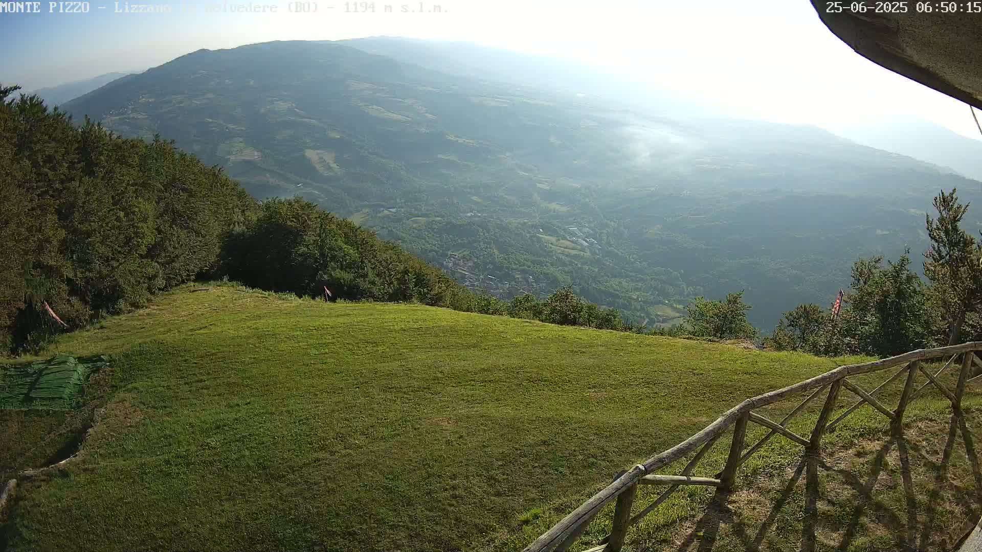 Parco Corno alle Scale, Mount Pizzo Paragliding Runway  Live Cam - Lizzano in Belvedere, Emilia-Romagna, Italy
