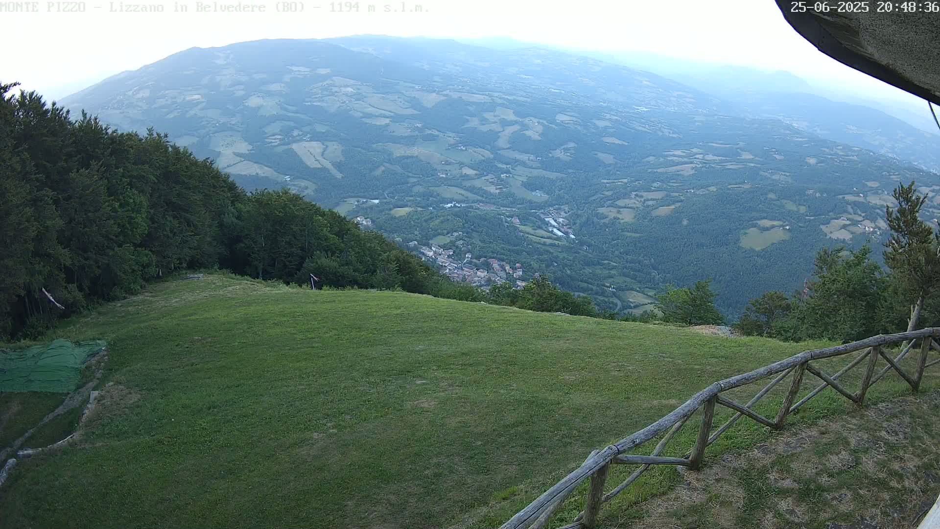 Parco Corno alle Scale, Mount Pizzo Paragliding Runway  Live Cam - Lizzano in Belvedere, Emilia-Romagna, Italy