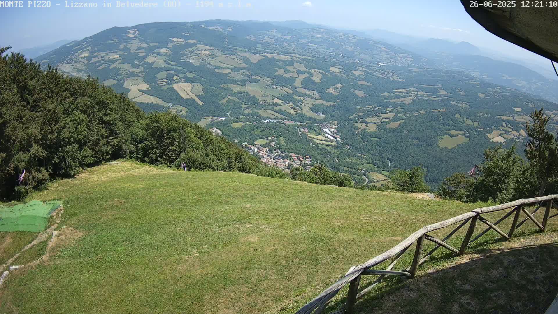 Parco Corno alle Scale, Mount Pizzo Paragliding Runway  Live Cam - Lizzano in Belvedere, Emilia-Romagna, Italy