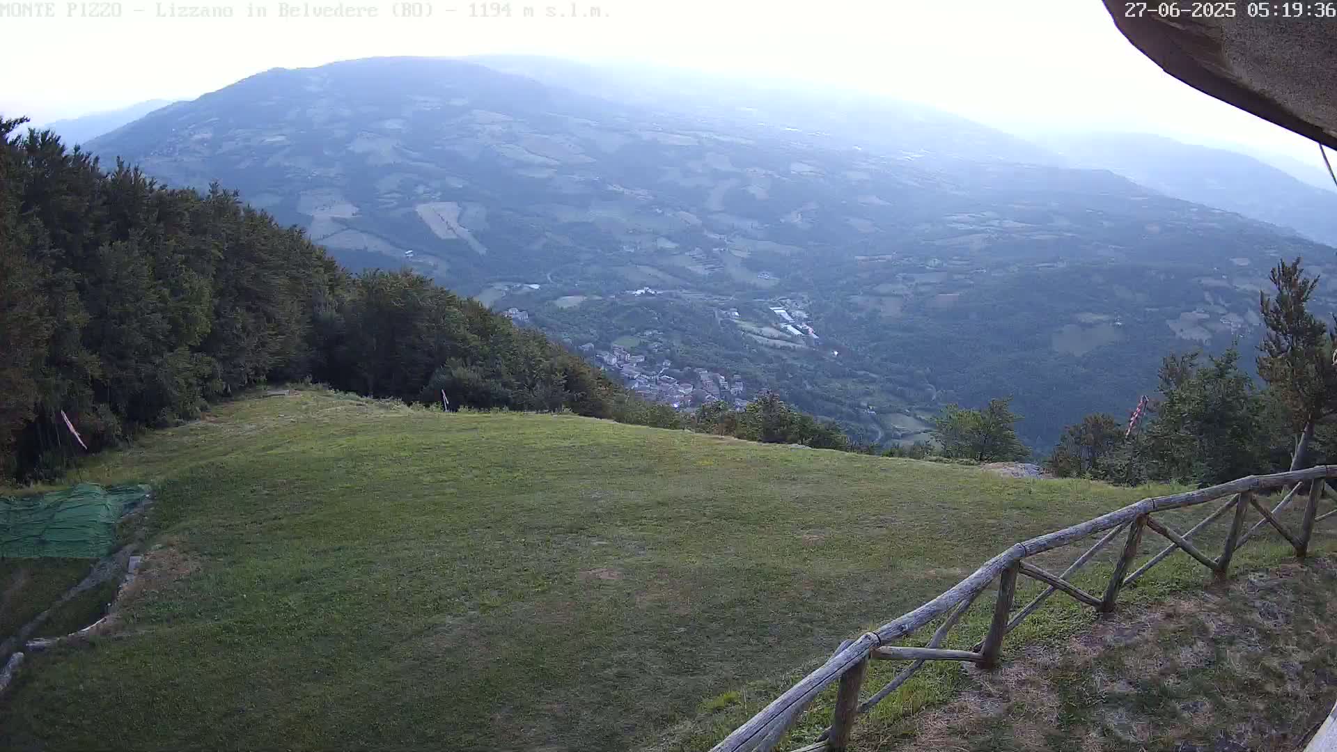 Parco Corno alle Scale, Mount Pizzo Paragliding Runway  Live Cam - Lizzano in Belvedere, Emilia-Romagna, Italy
