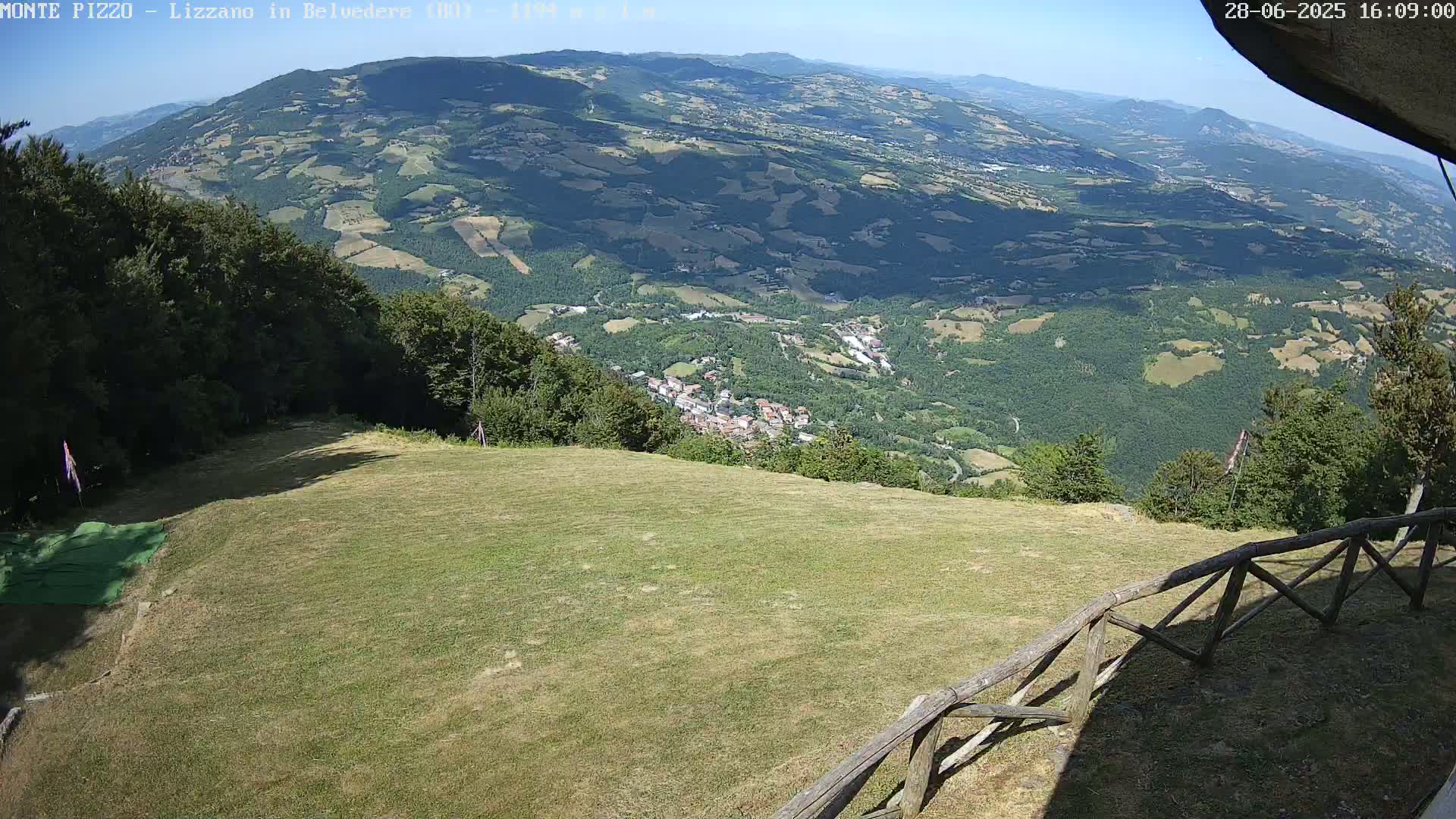 Parco Corno alle Scale, Mount Pizzo Paragliding Runway  Live Cam - Lizzano in Belvedere, Emilia-Romagna, Italy