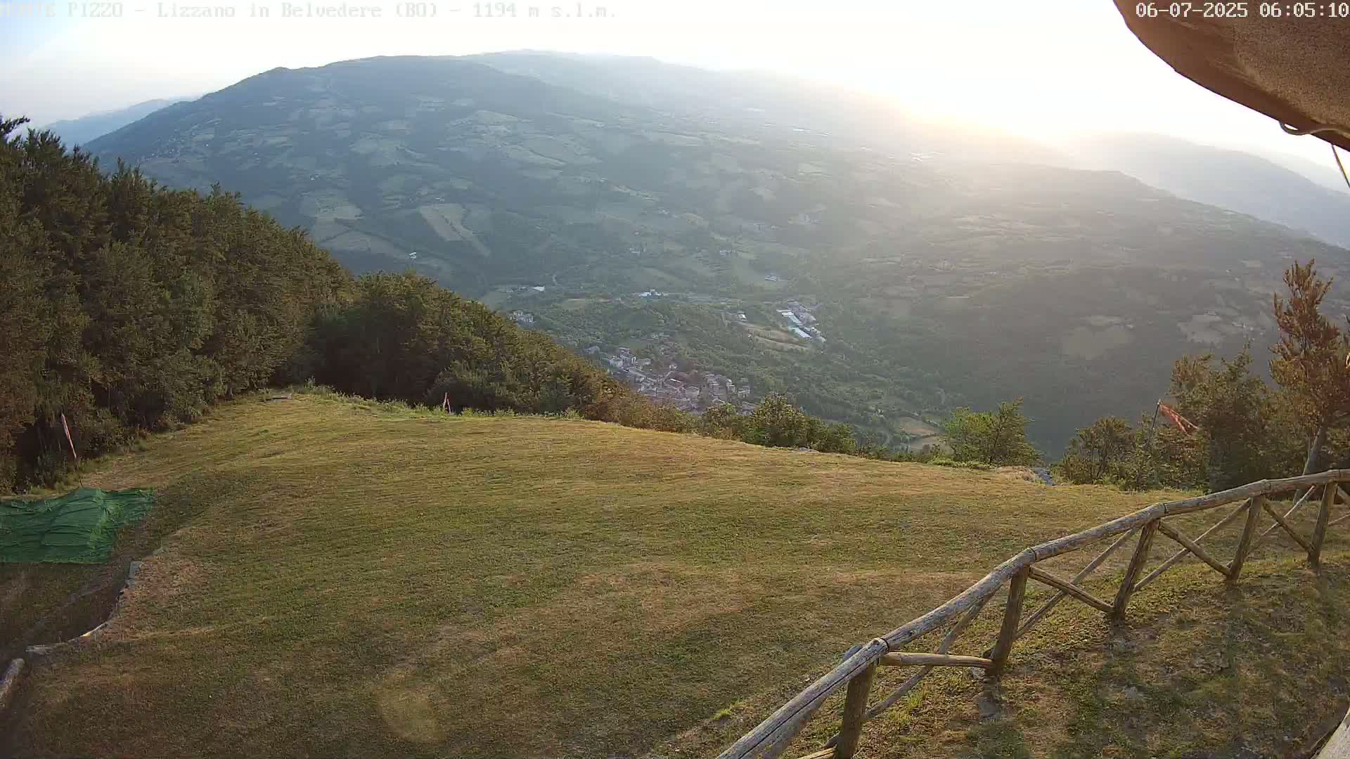 Parco Corno alle Scale, Mount Pizzo Paragliding Runway  Live Cam - Lizzano in Belvedere, Emilia-Romagna, Italy