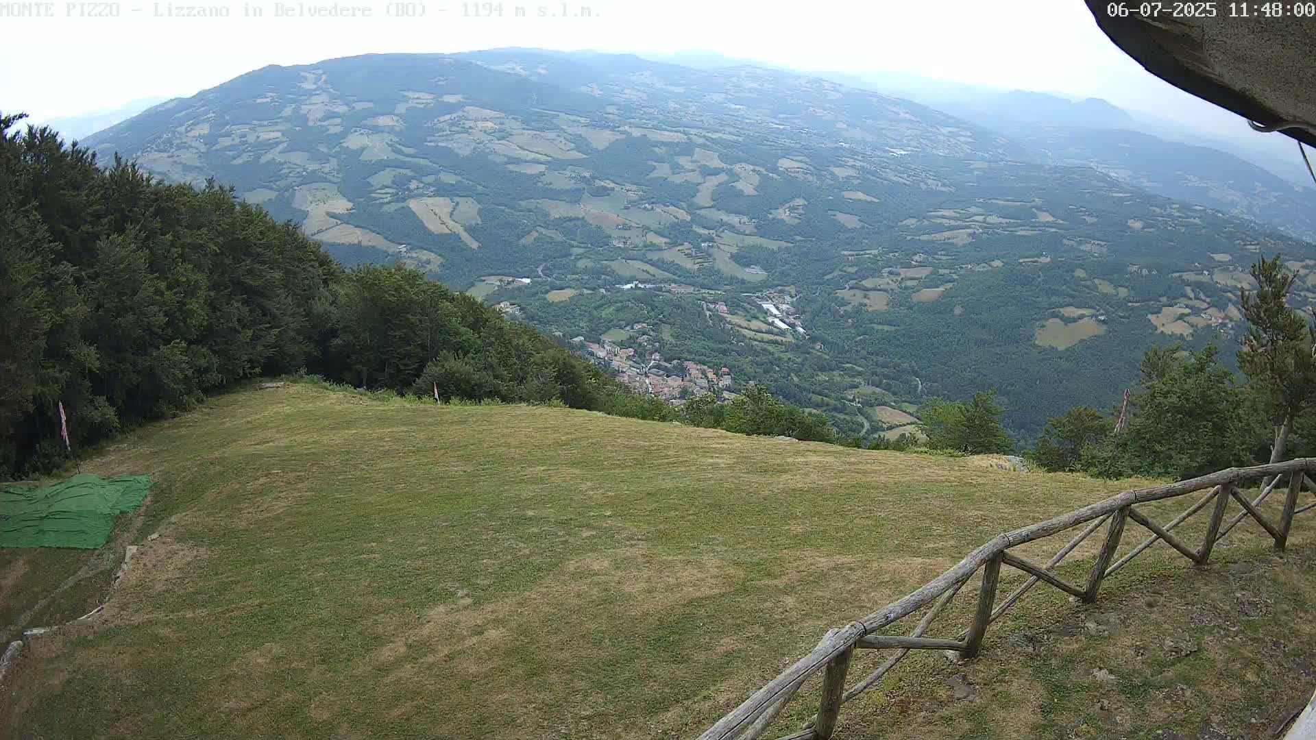 Parco Corno alle Scale, Mount Pizzo Paragliding Runway  Live Cam - Lizzano in Belvedere, Emilia-Romagna, Italy