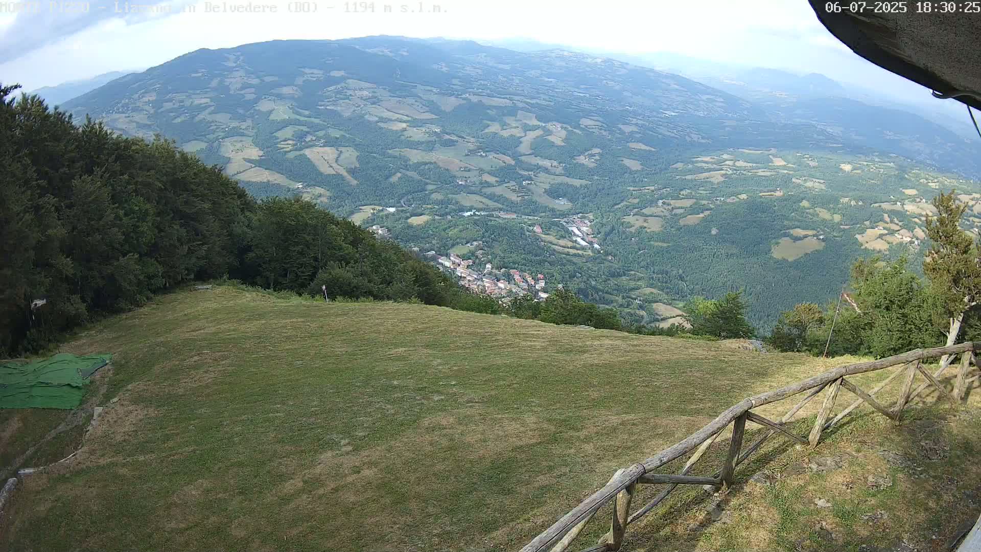 Parco Corno alle Scale, Mount Pizzo Paragliding Runway  Live Cam - Lizzano in Belvedere, Emilia-Romagna, Italy