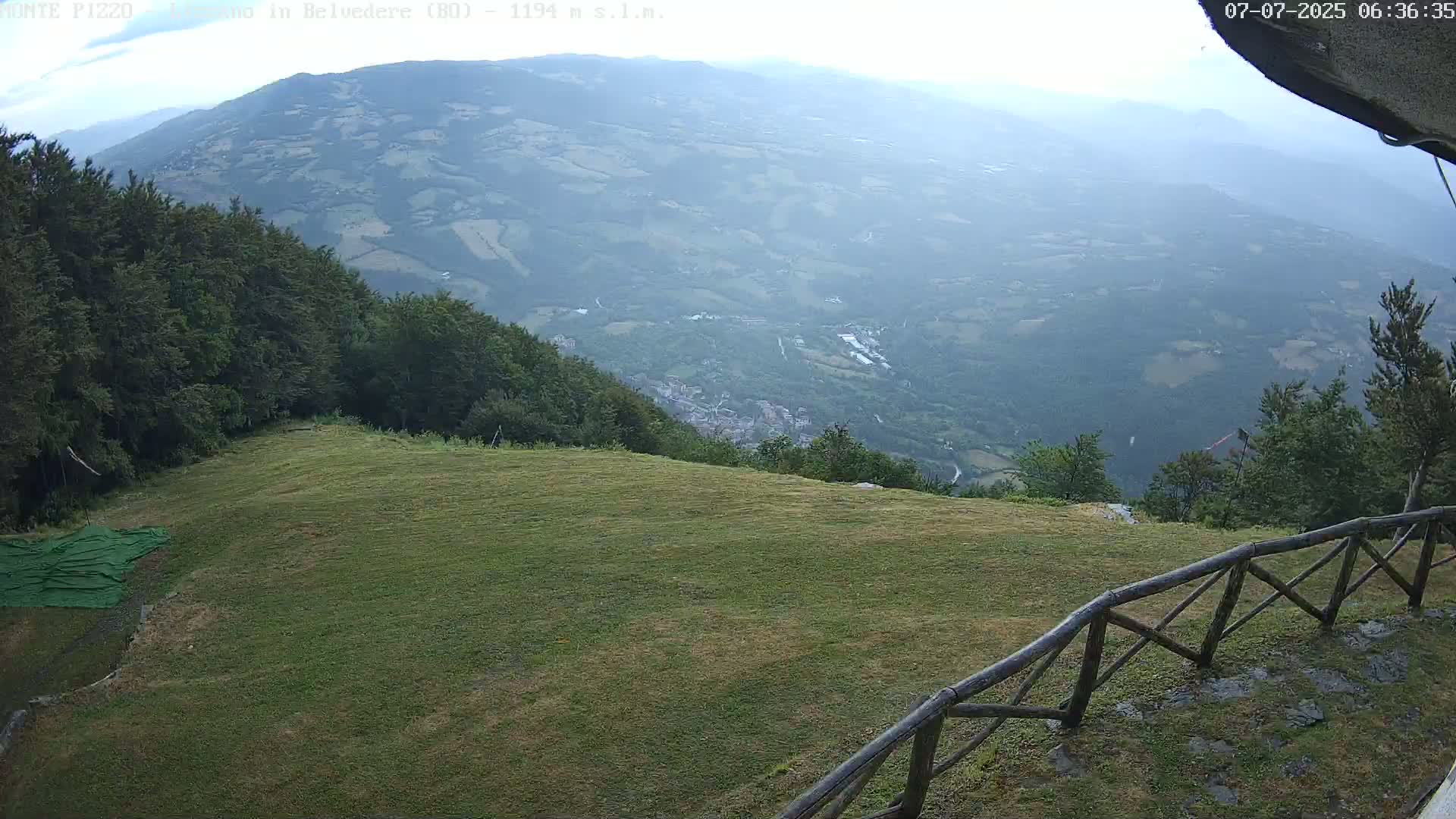 Parco Corno alle Scale, Mount Pizzo Paragliding Runway  Live Cam - Lizzano in Belvedere, Emilia-Romagna, Italy