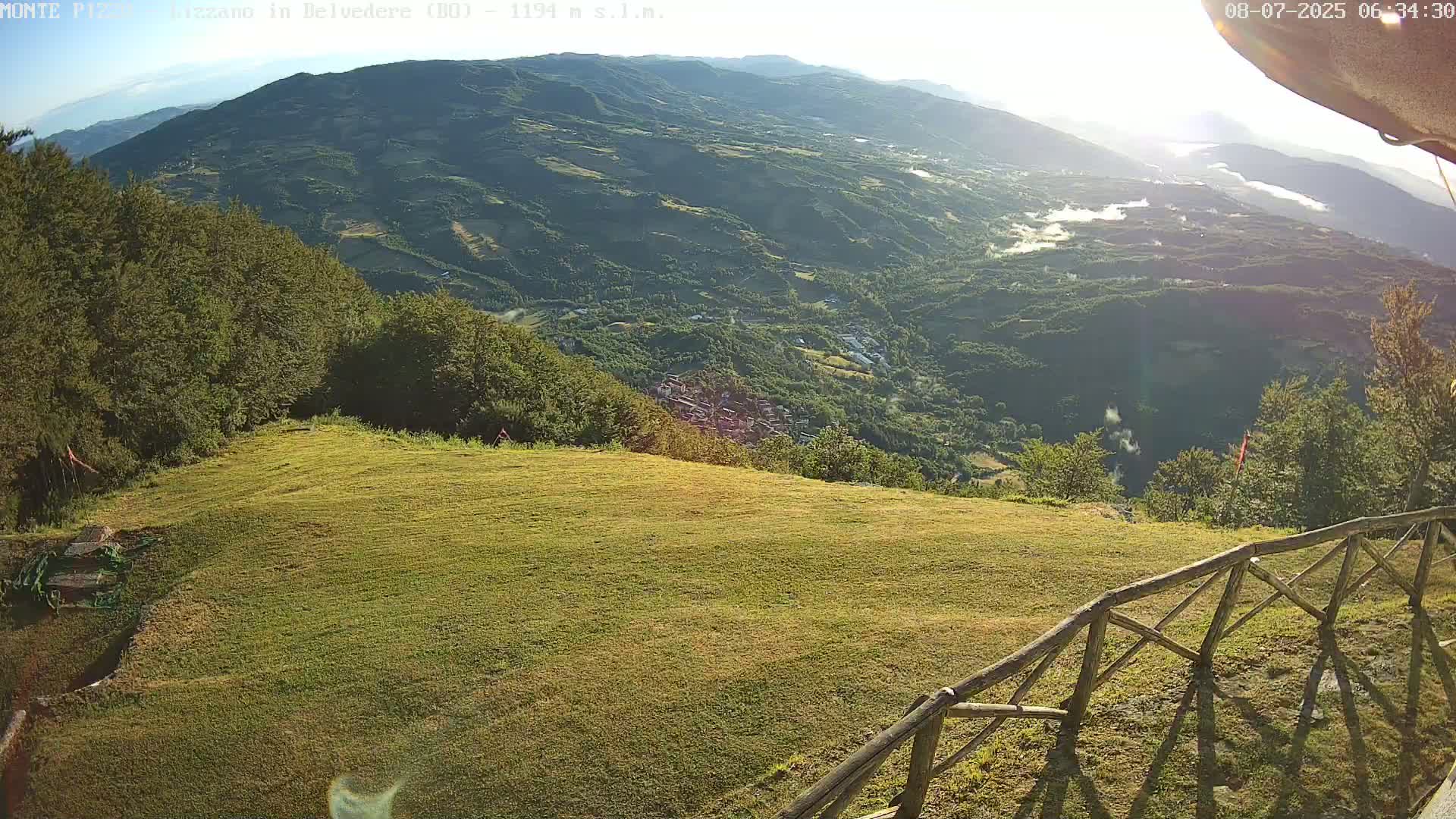 Parco Corno alle Scale, Mount Pizzo Paragliding Runway  Live Cam - Lizzano in Belvedere, Emilia-Romagna, Italy