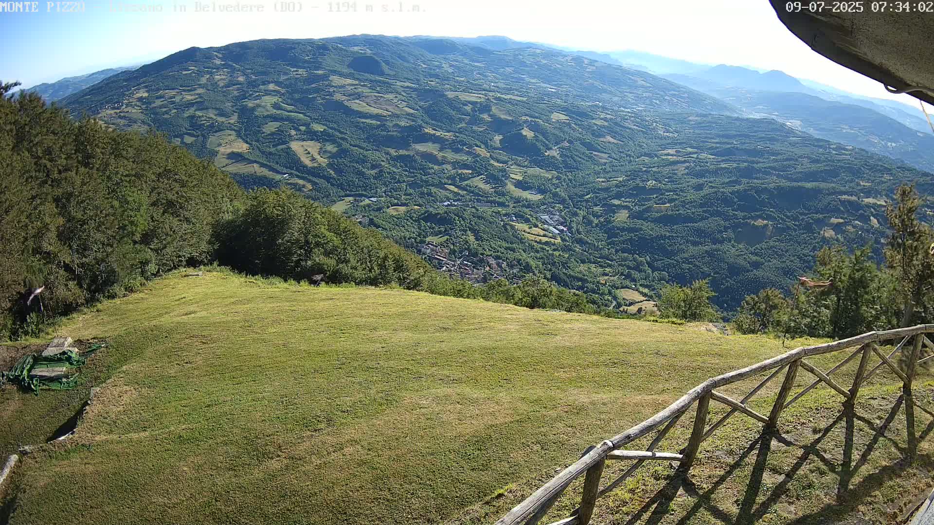 Parco Corno alle Scale, Mount Pizzo Paragliding Runway  Live Cam - Lizzano in Belvedere, Emilia-Romagna, Italy